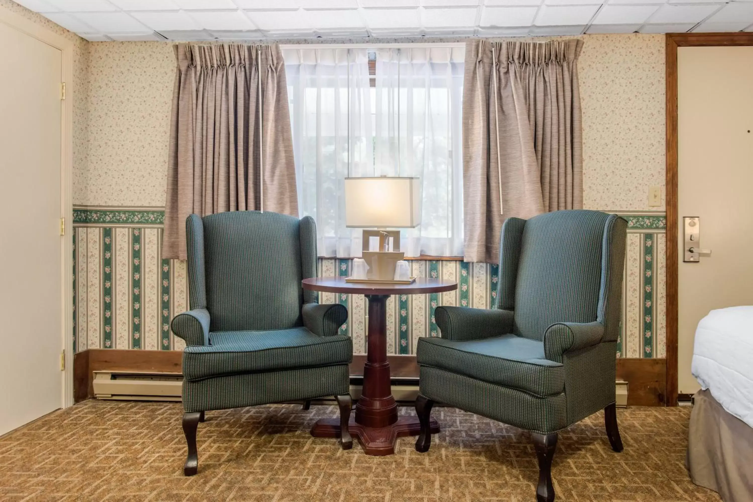 Queen Suite with Spa Bath in Coachman Inn Queen Suite with Spa Bath in Coachman Inn