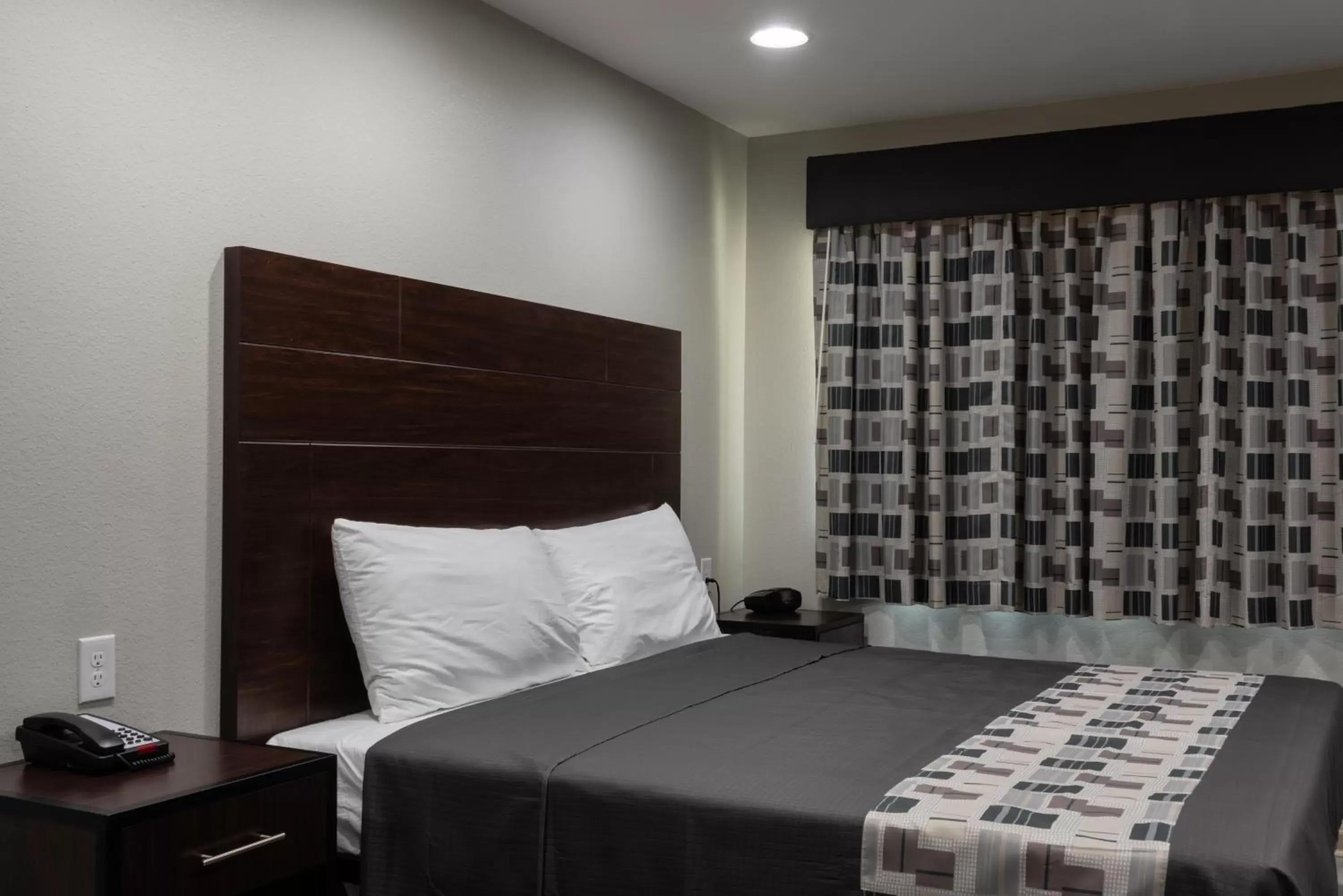 King Room - Non-Smoking in Budget Inn & Suites Baton Rouge King Room - Non-Smoking in Budget Inn & Suites Baton Rouge