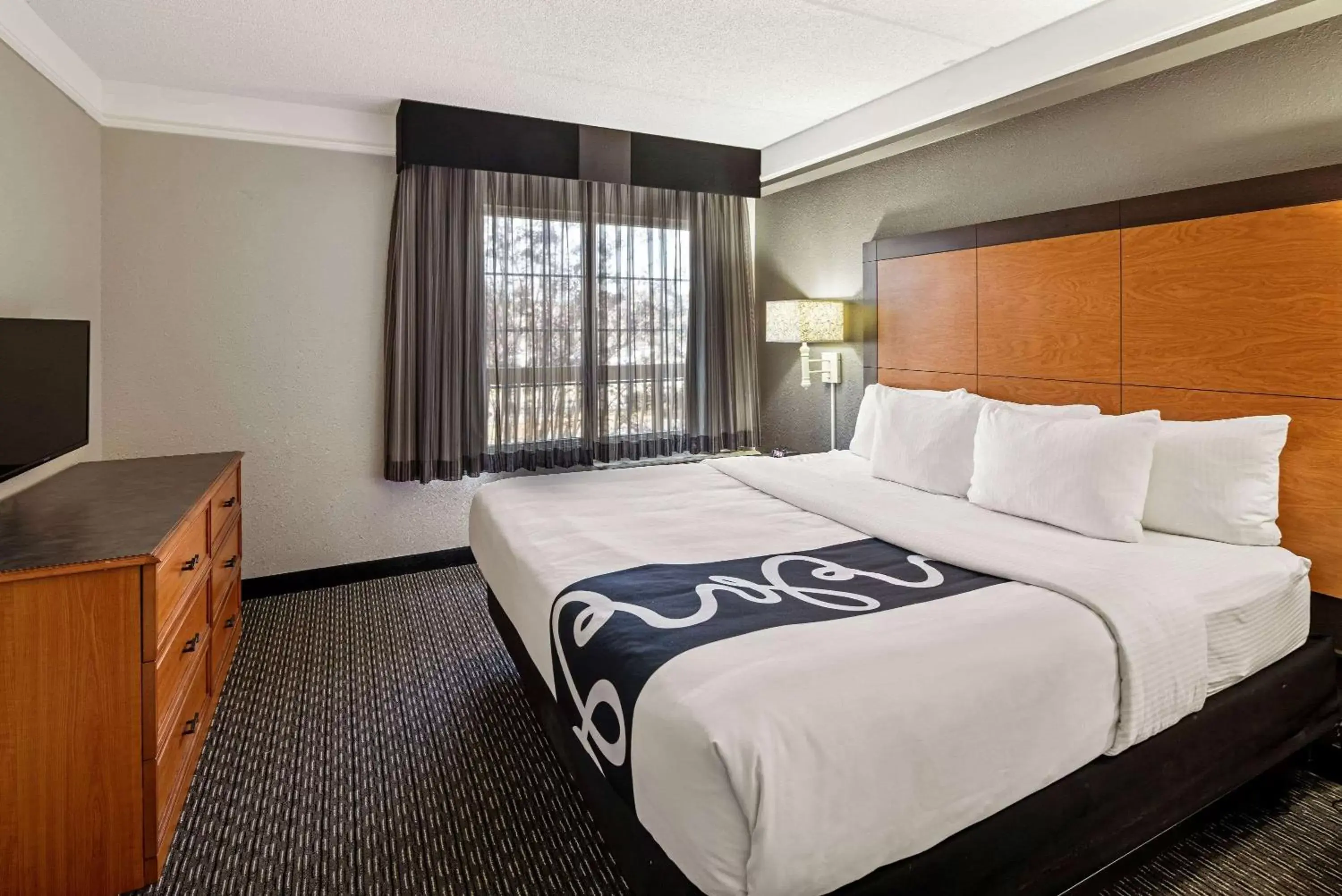 Deluxe King Suite - Mobility Access/Non-Smoking in La Quinta by Wyndham Macon Deluxe King Suite - Mobility Access/Non-Smoking in La Quinta by Wyndham Macon