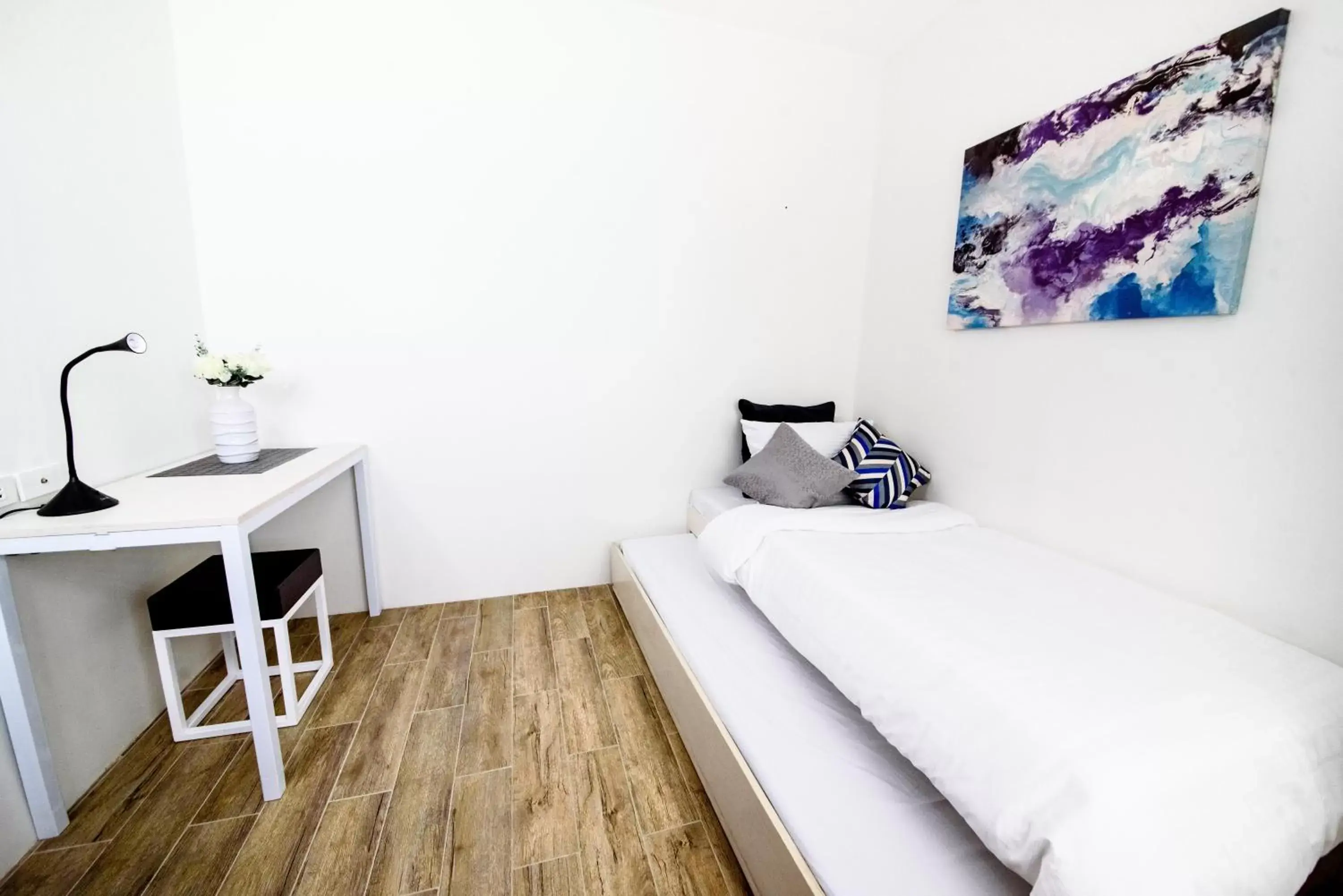 Single Room in 1075 Dormitel Single Room in 1075 Dormitel