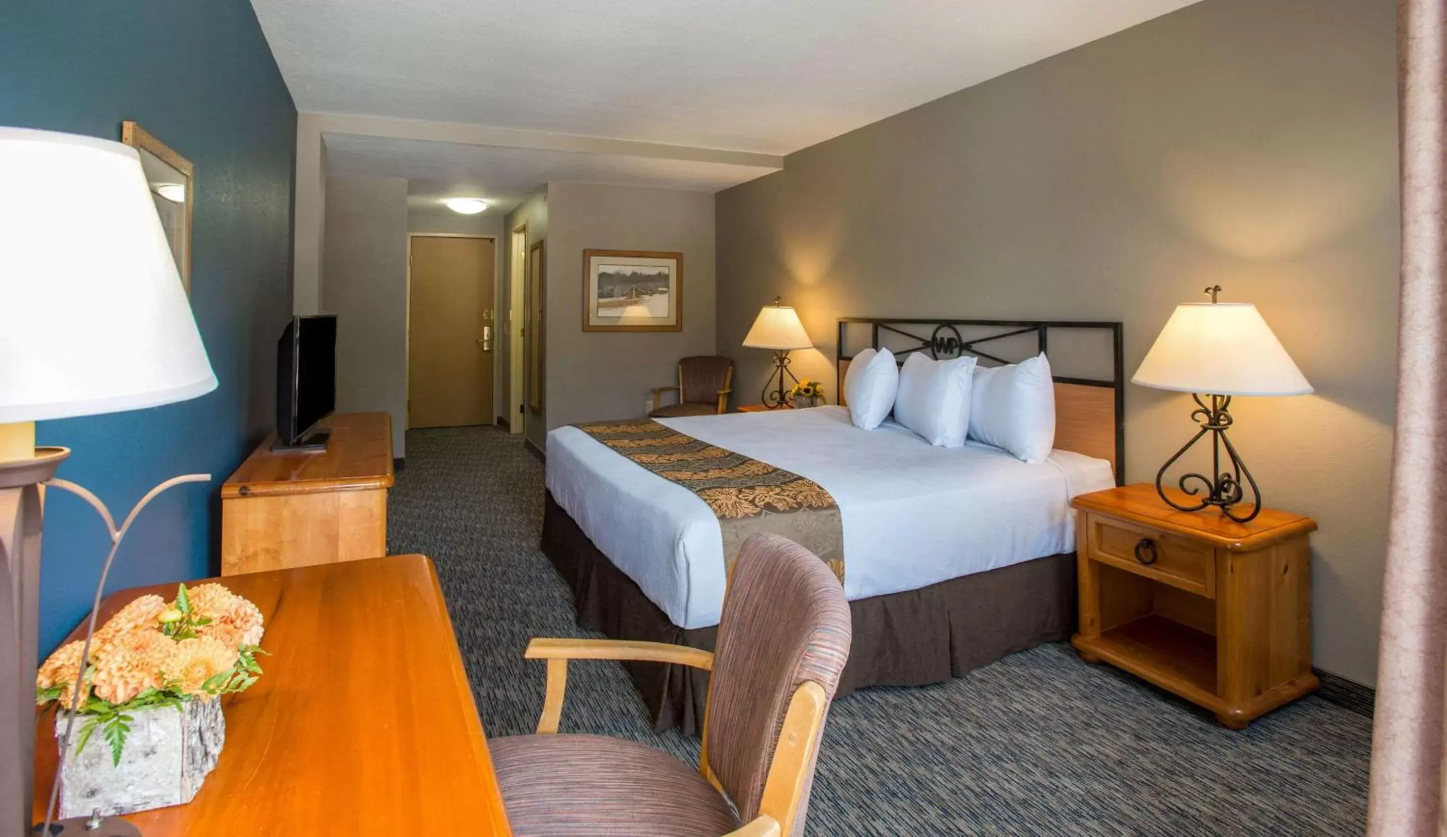 Standard King Room with Woods/Forest View - Non-Smoking in Winter Park Mountain Lodge Standard King Room with Woods/Forest View - Non-Smoking in Winter Park Mountain Lodge