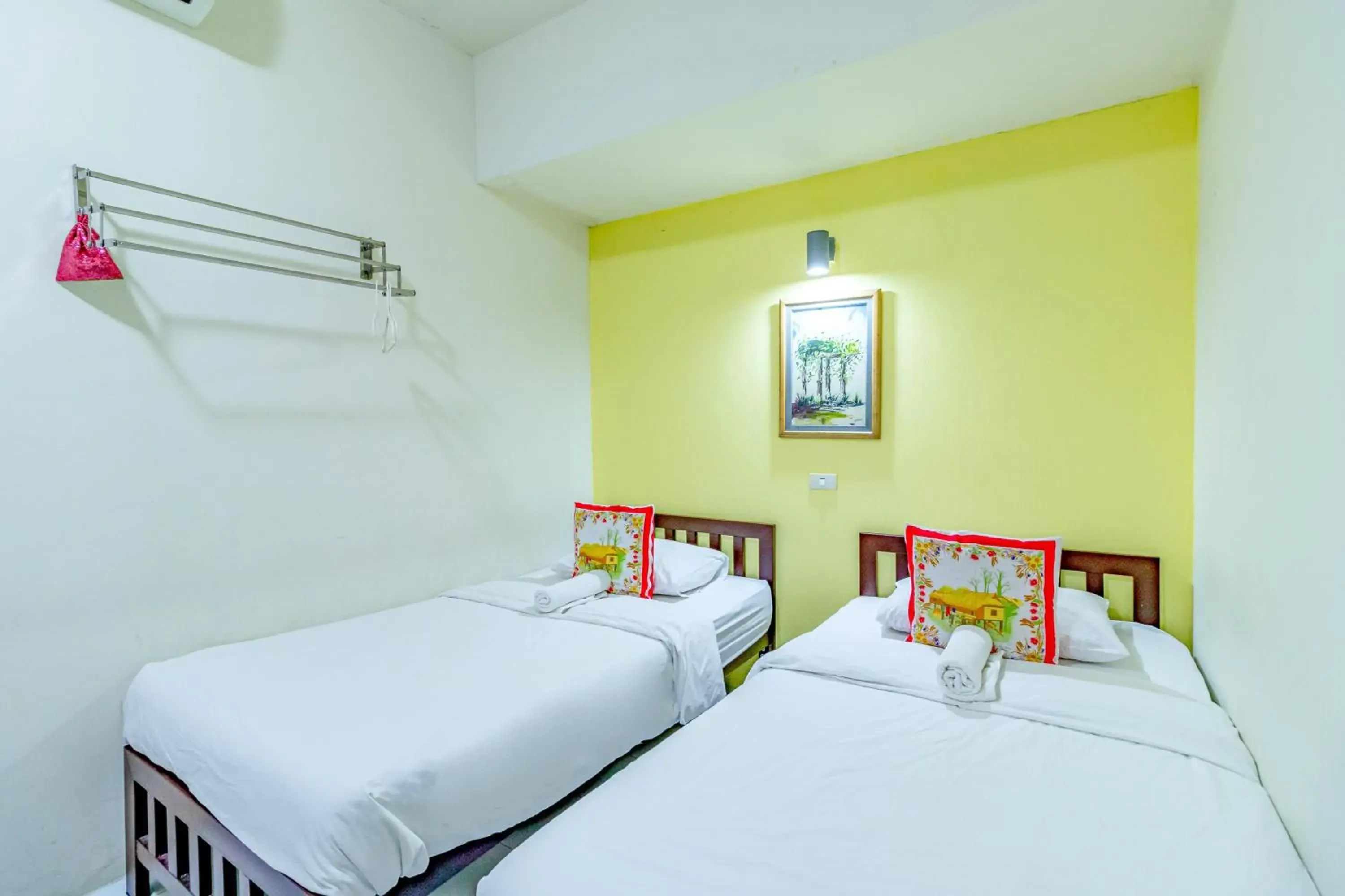 Twin Room with Private Bathroom in Sleep Dee Hostel Twin Room with Private Bathroom in Sleep Dee Hostel