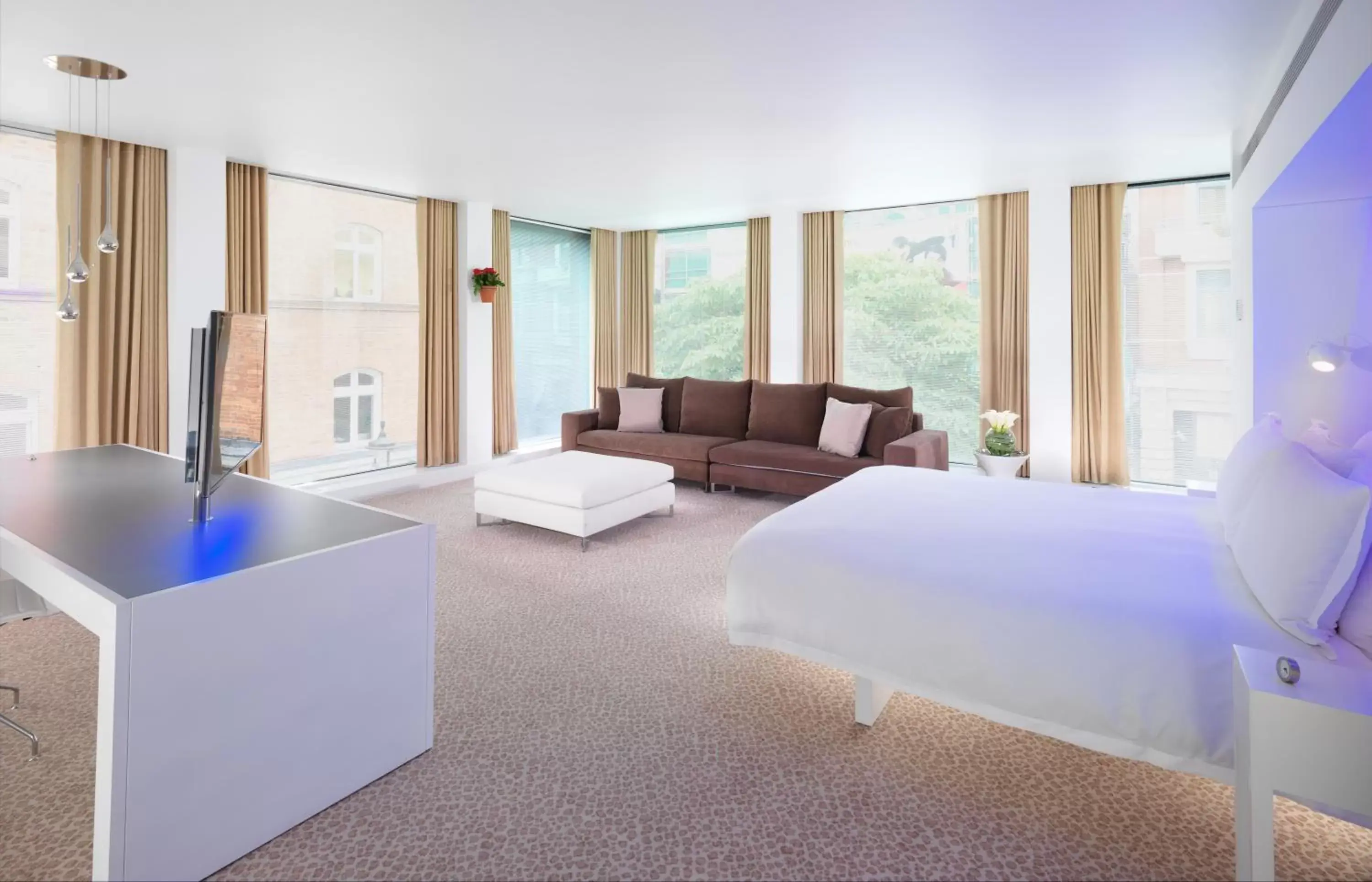 Corner Suite in St Martins Lane London Corner Suite in St Martins Lane London