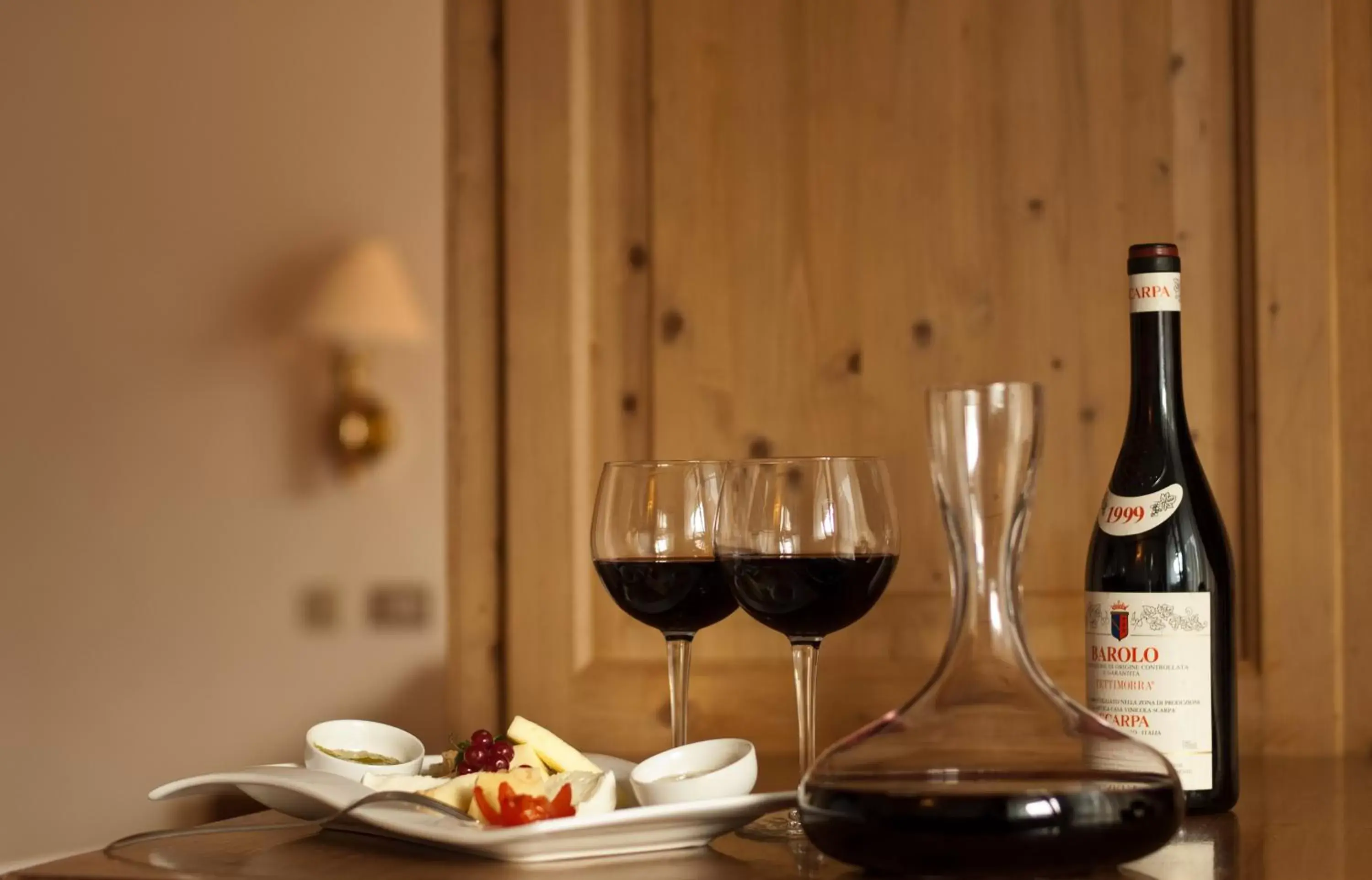 Classic Quadruple Room in Hotel Alaska Cortina Classic Quadruple Room in Hotel Alaska Cortina