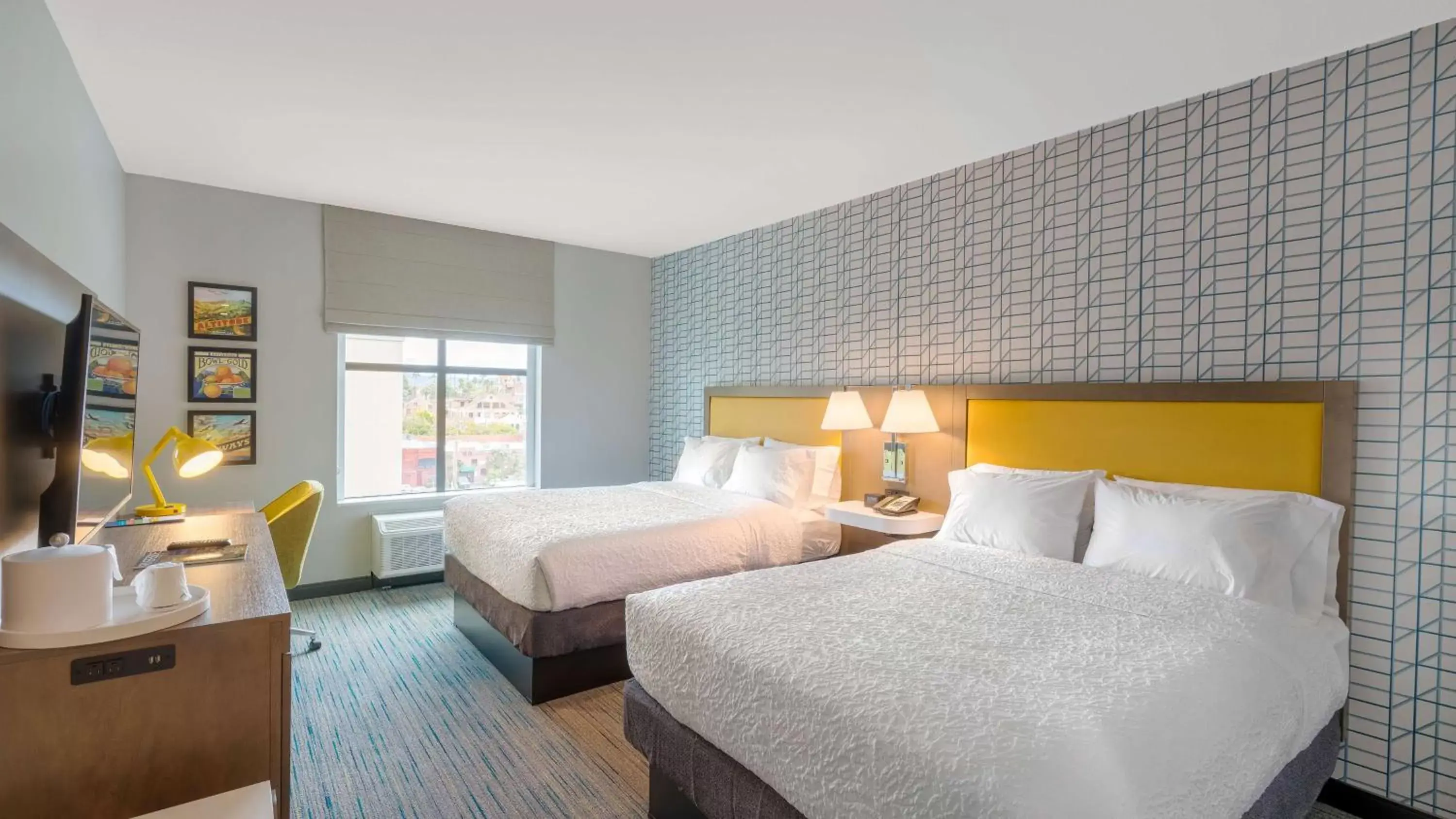 Queen Room with Two Queen Beds in Hampton Inn Riverside Downtown Queen Room with Two Queen Beds in Hampton Inn Riverside Downtown