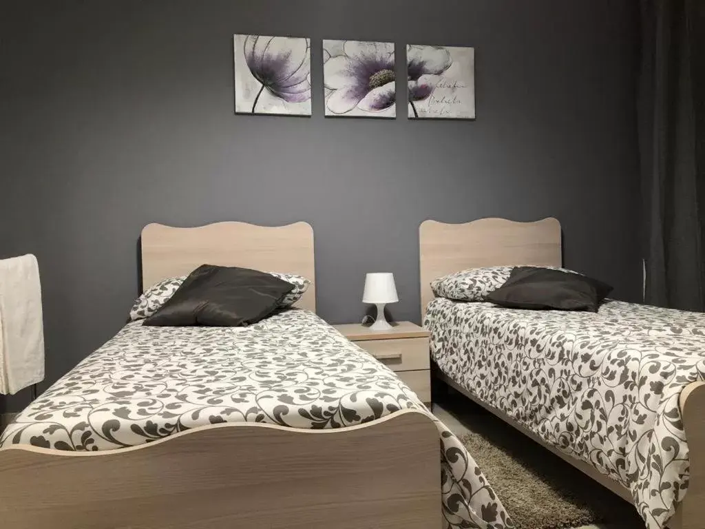 Triple Room with Private Bathroom - single occupancy in B&B La Casa di Violetta Triple Room with Private Bathroom - single occupancy in B&B La Casa di Violetta