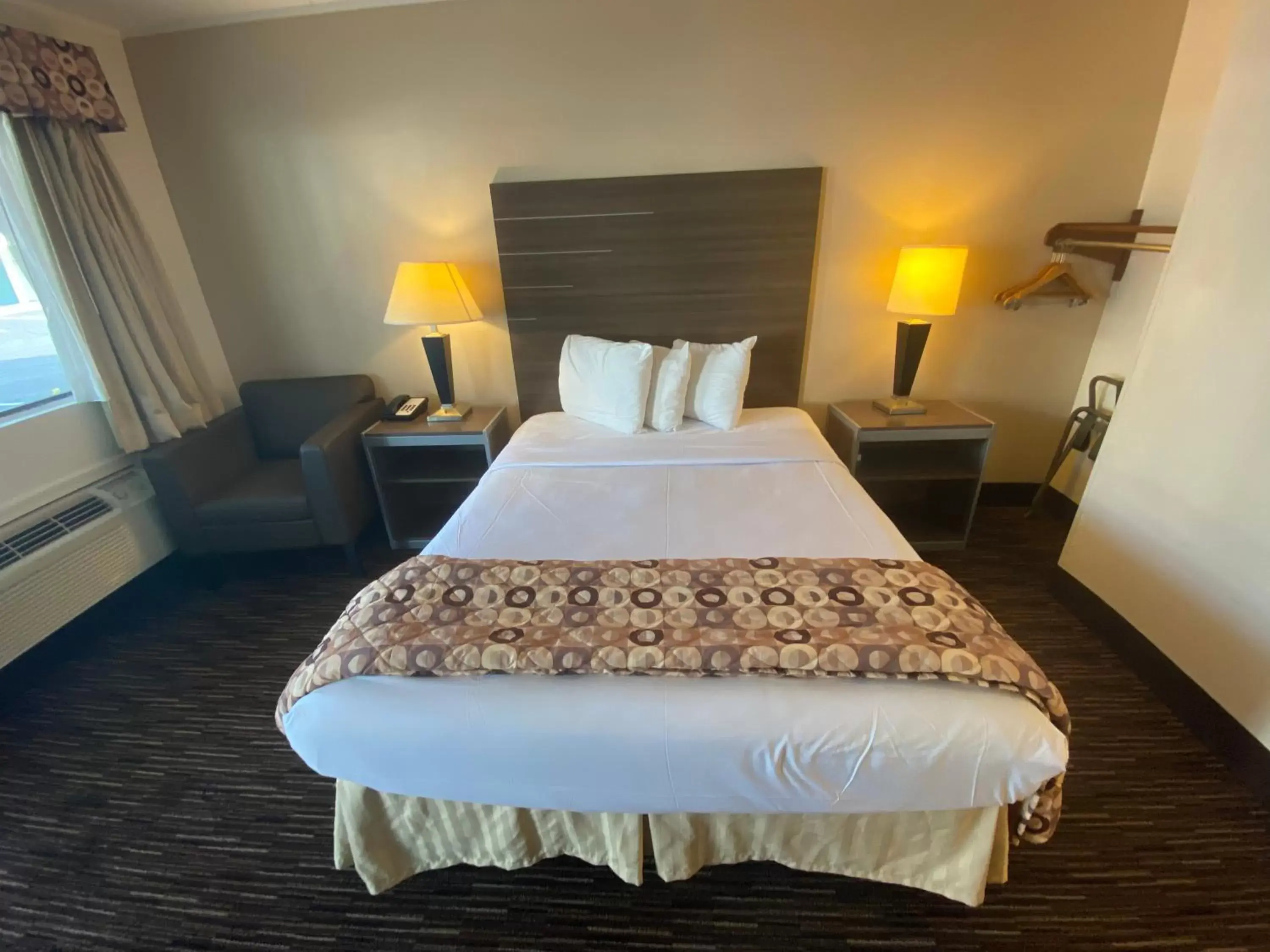 Queen Room with Roll in Shower - Non-Smoking in Garden State Inn Queen Room with Roll in Shower - Non-Smoking in Garden State Inn