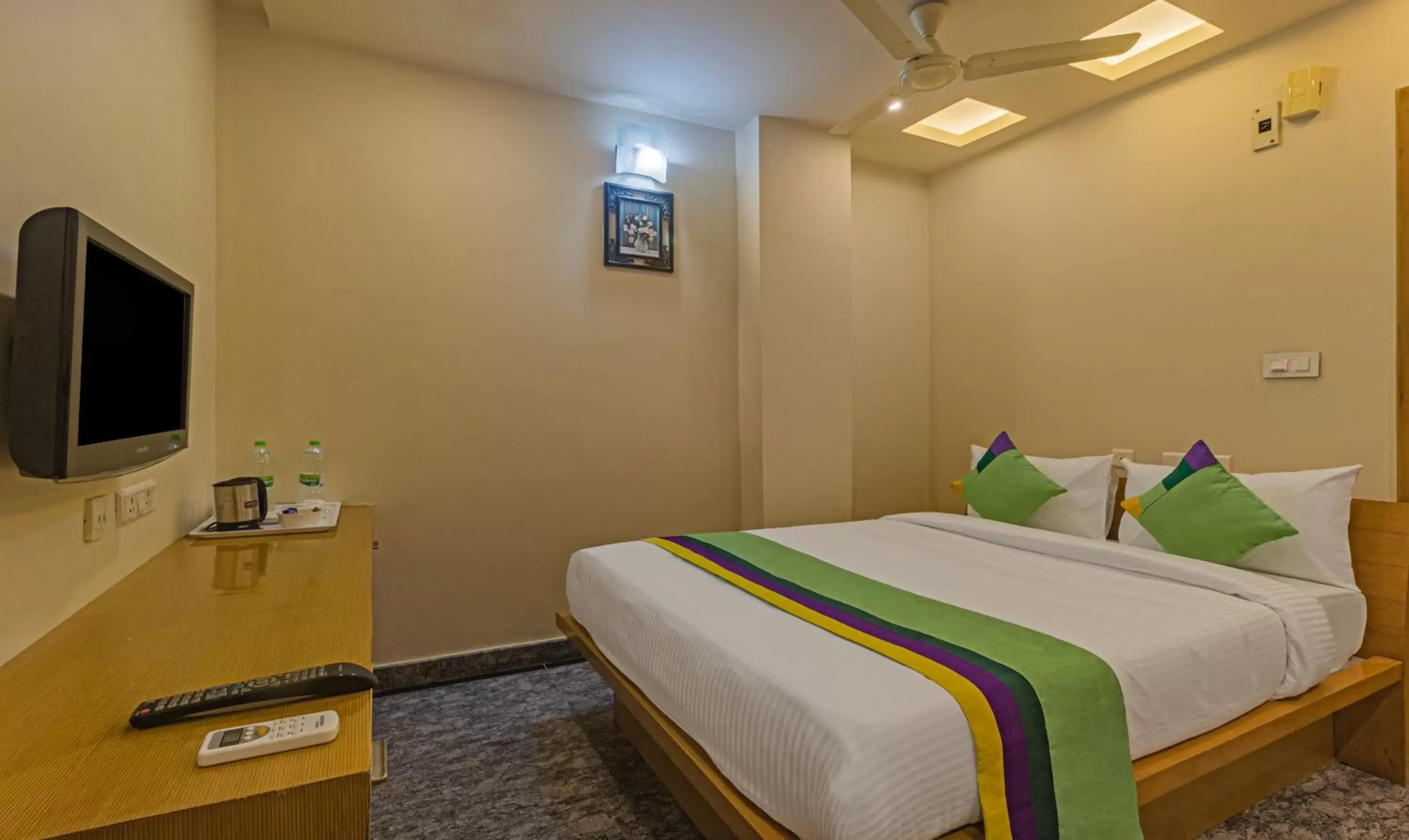 Deluxe Double Room - single occupancy in Treebo Trend Kruthika Inn Deluxe Double Room - single occupancy in Treebo Trend Kruthika Inn