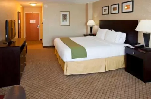 King Room - Mobility Access/Hearing Accessible in Holiday Inn Express Hotel & Suites Anderson, an IHG Hotel King Room - Mobility Access/Hearing Accessible in Holiday Inn Express Hotel & Suites Anderson, an IHG Hotel