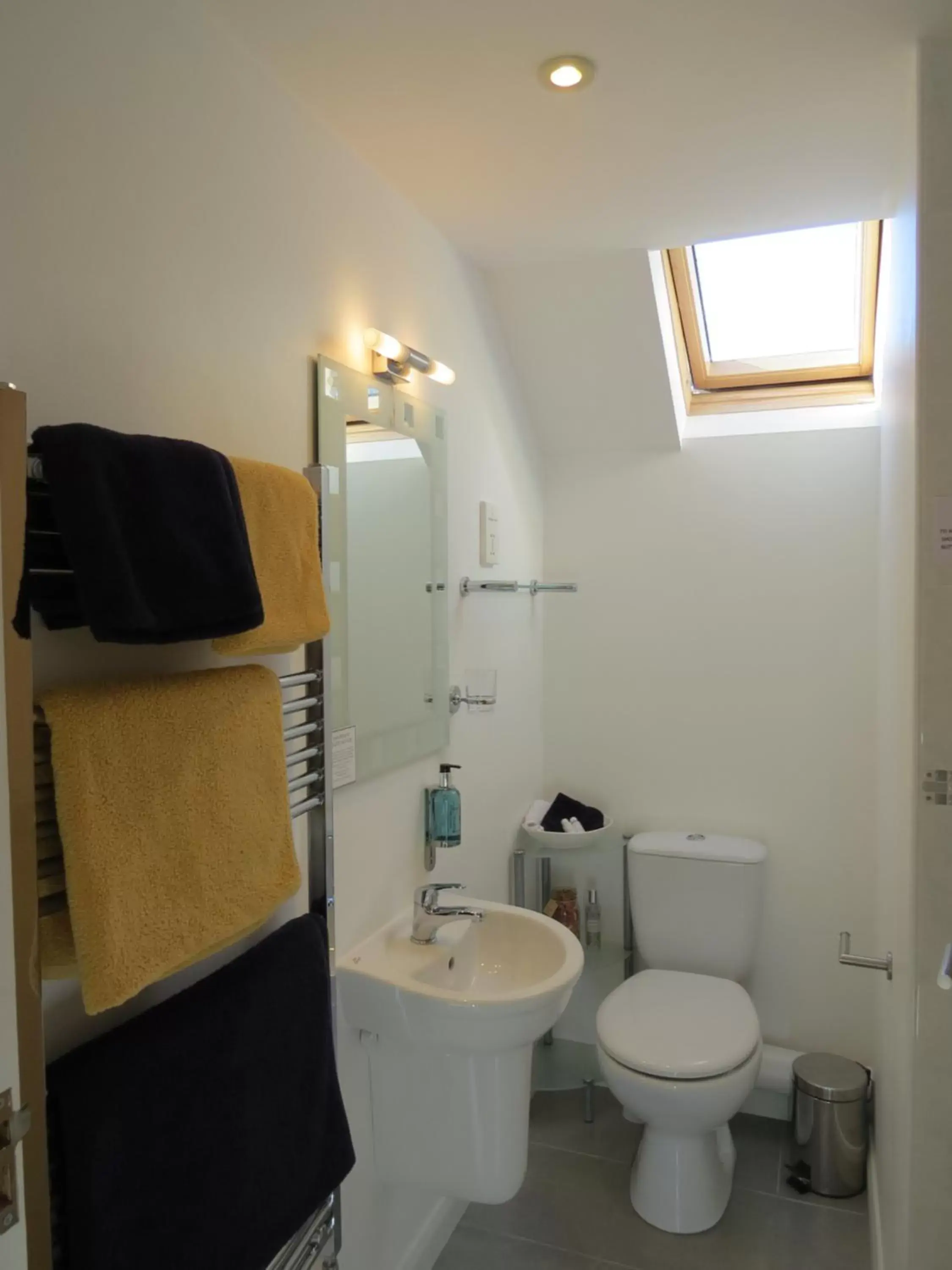 King Room in Oak Lodge B&B King Room in Oak Lodge B&B