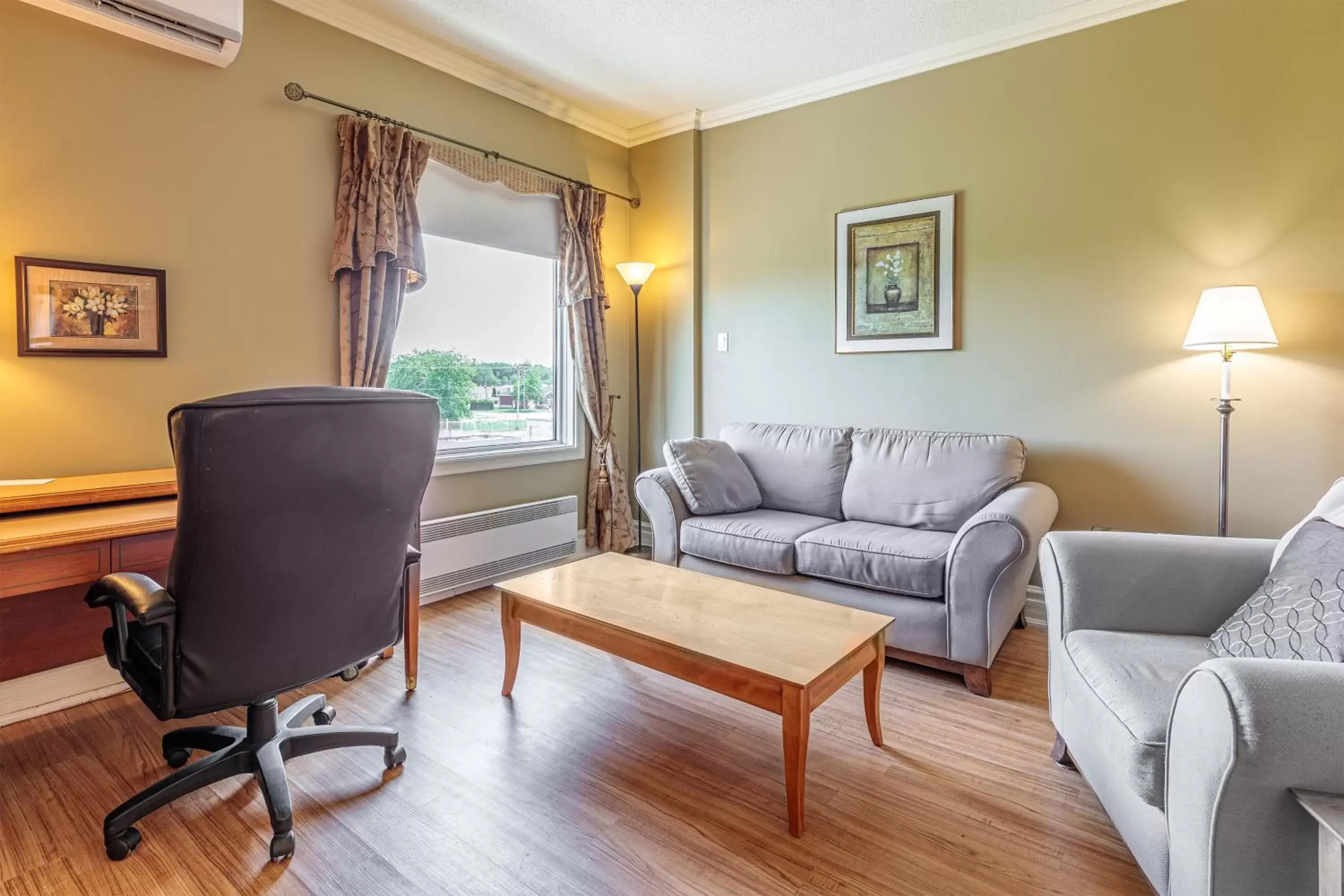 Presidential Queen Suite - Non-Smoking in Days Inn by Wyndham Berthierville Presidential Queen Suite - Non-Smoking in Days Inn by Wyndham Berthierville