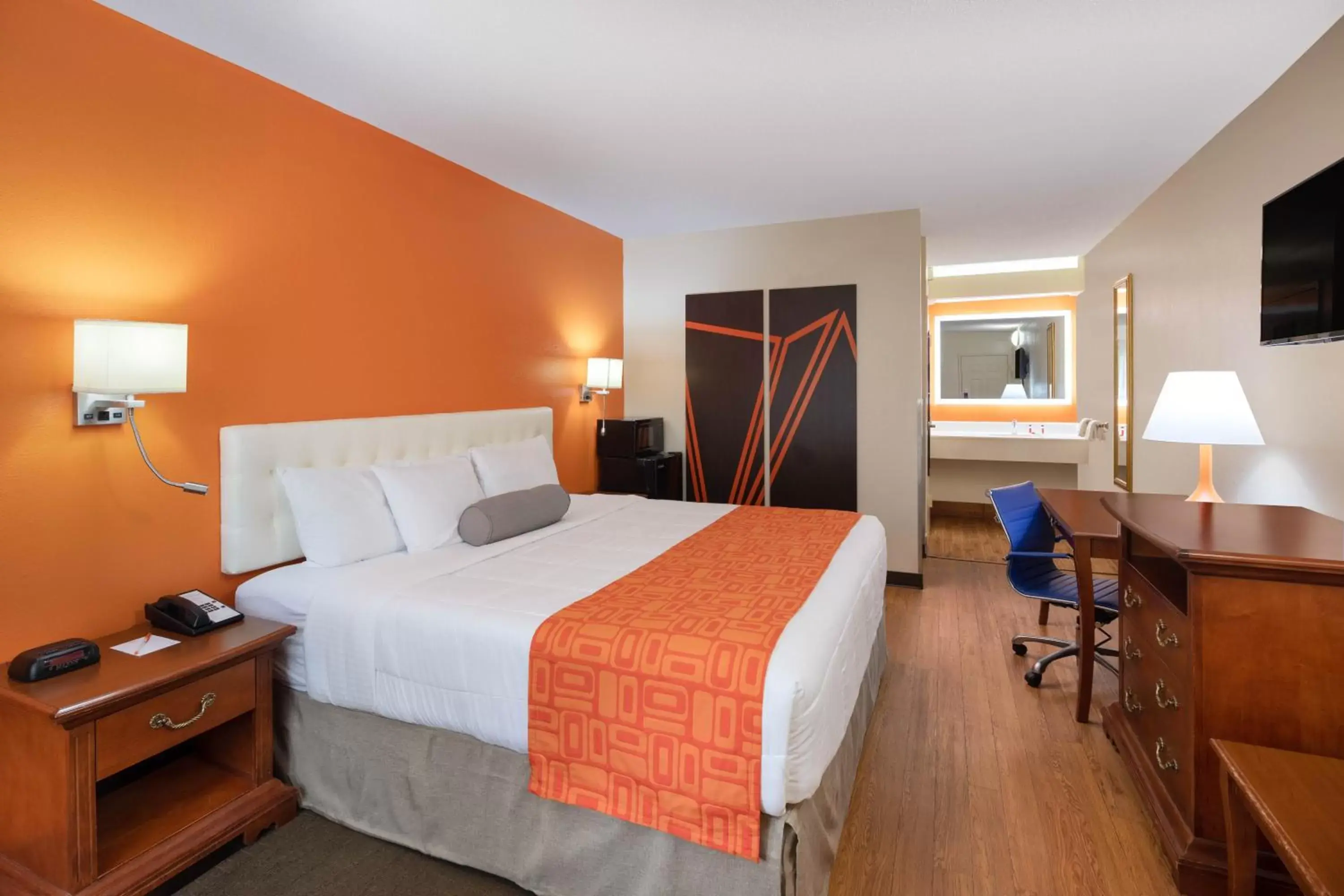 King Room - Disability Access/Non-Smoking in Howard Johnson by Wyndham Savannah GA King Room - Disability Access/Non-Smoking in Howard Johnson by Wyndham Savannah GA