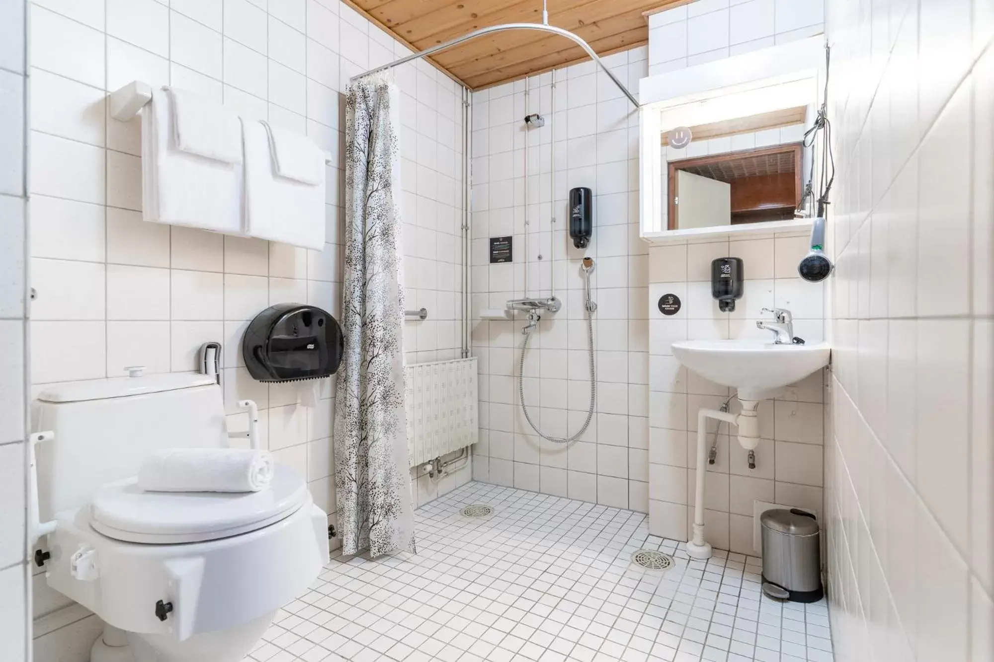 Easy Lemon Squezy esteetön huone - single occupancy in Hotelli Jämsä Easy Lemon Squezy esteetön huone - single occupancy in Hotelli Jämsä