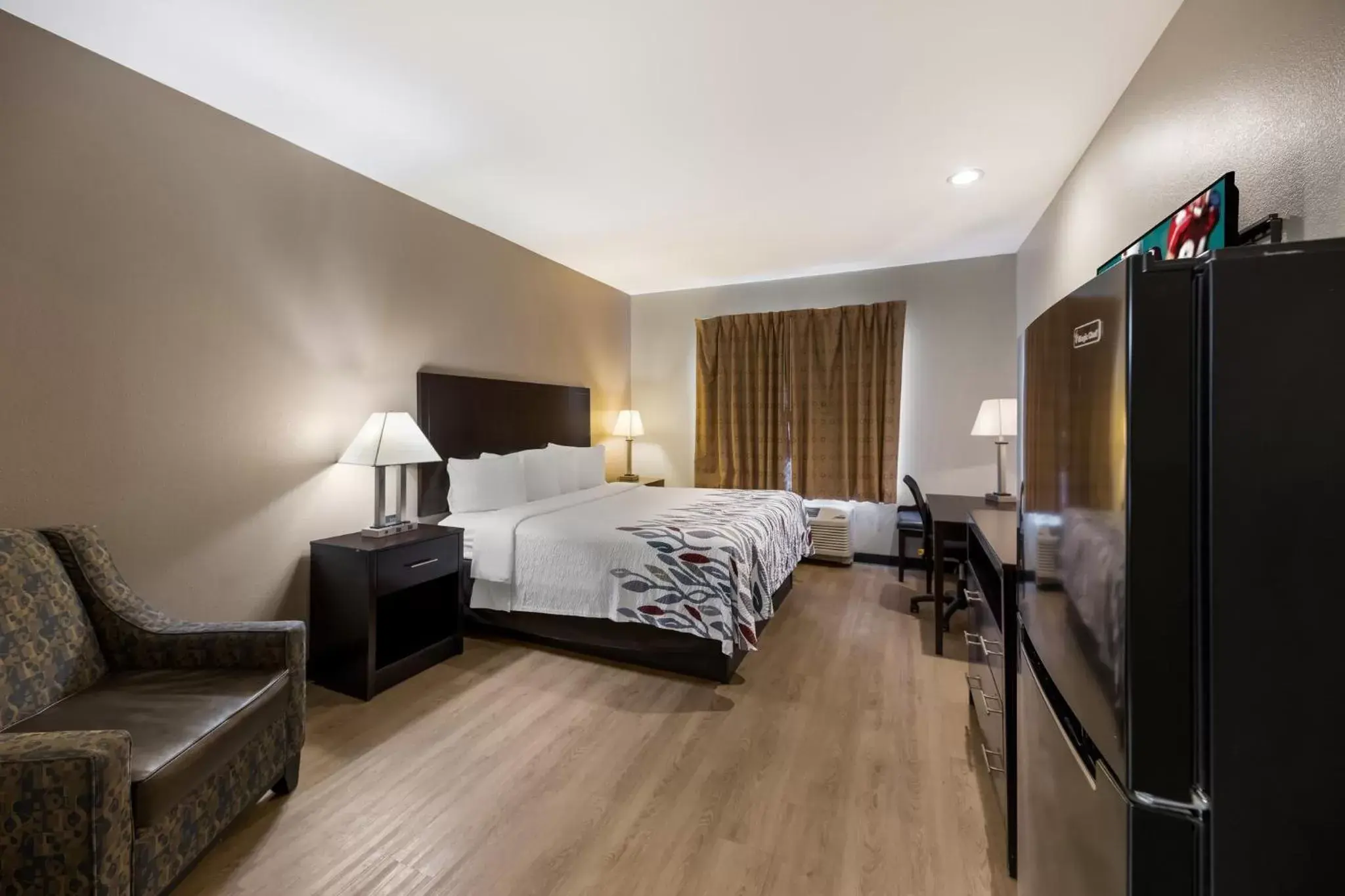 Superior King Room Smoke Free in Red Roof Inn Pecos Superior King Room Smoke Free in Red Roof Inn Pecos