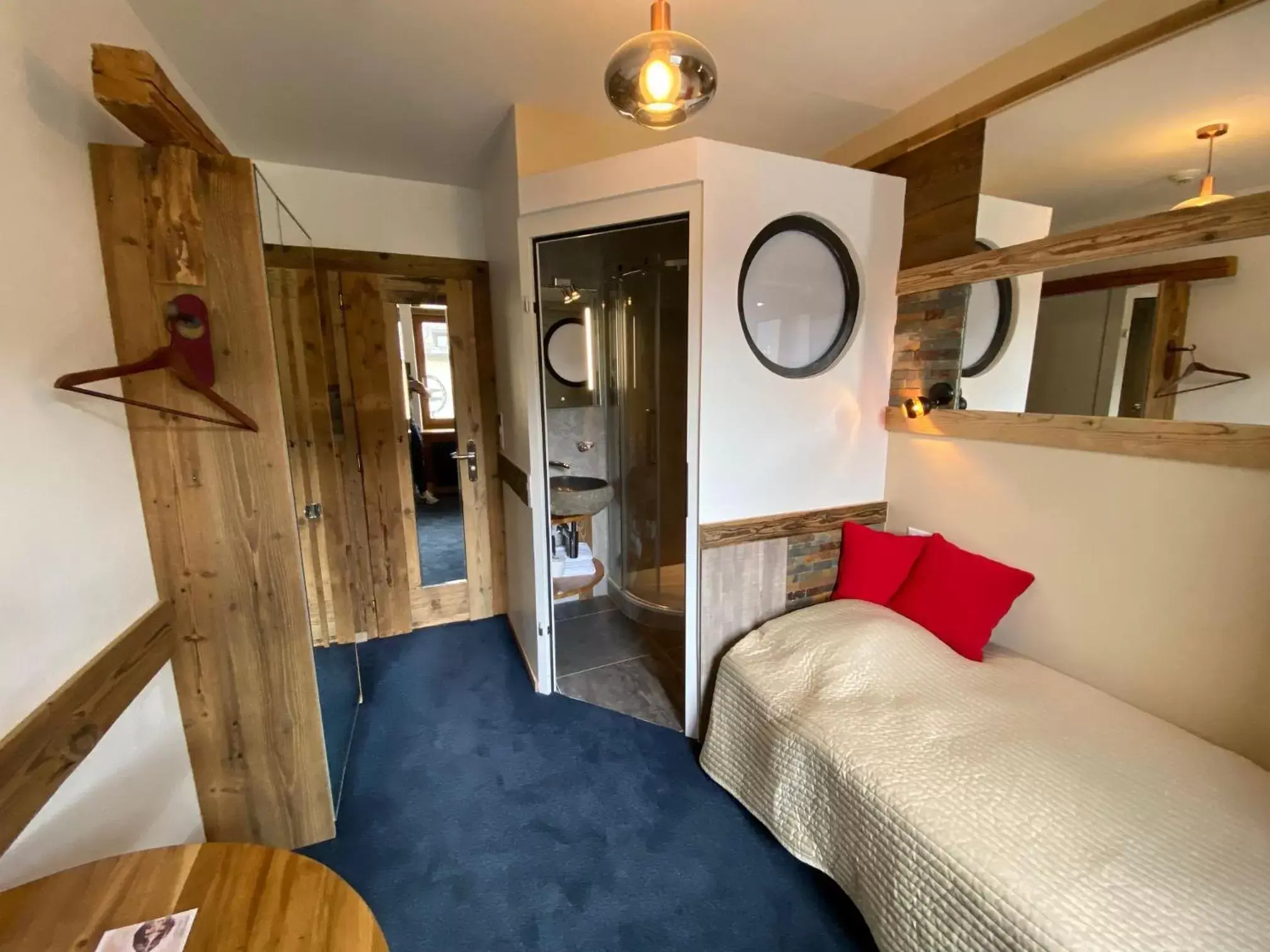 Single Room - single occupancy in HOTEL de la Truite & SPA Le petit Nautilus Single Room - single occupancy in HOTEL de la Truite & SPA Le petit Nautilus