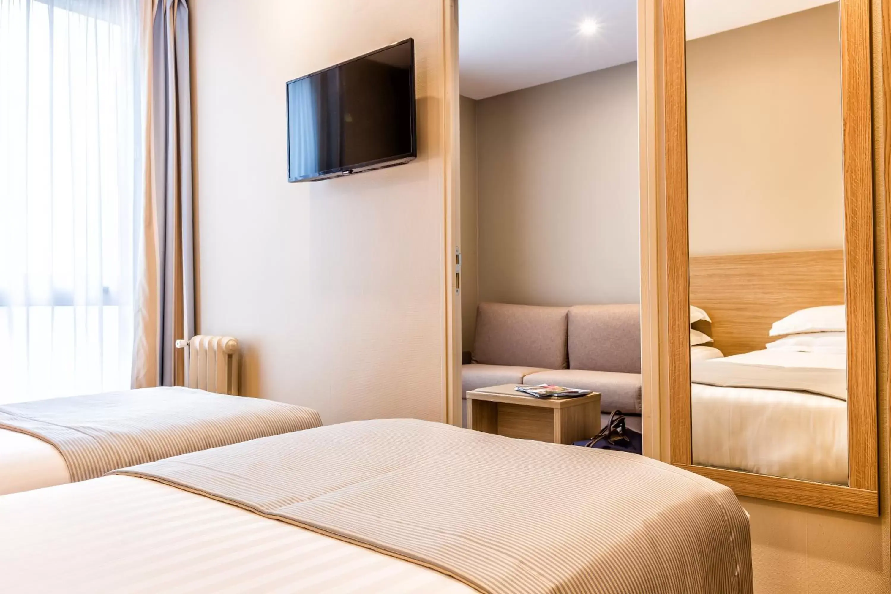 Deluxe Room in Paris d'Issy Hôtel Porte de Versailles Deluxe Room in Paris d'Issy Hôtel Porte de Versailles