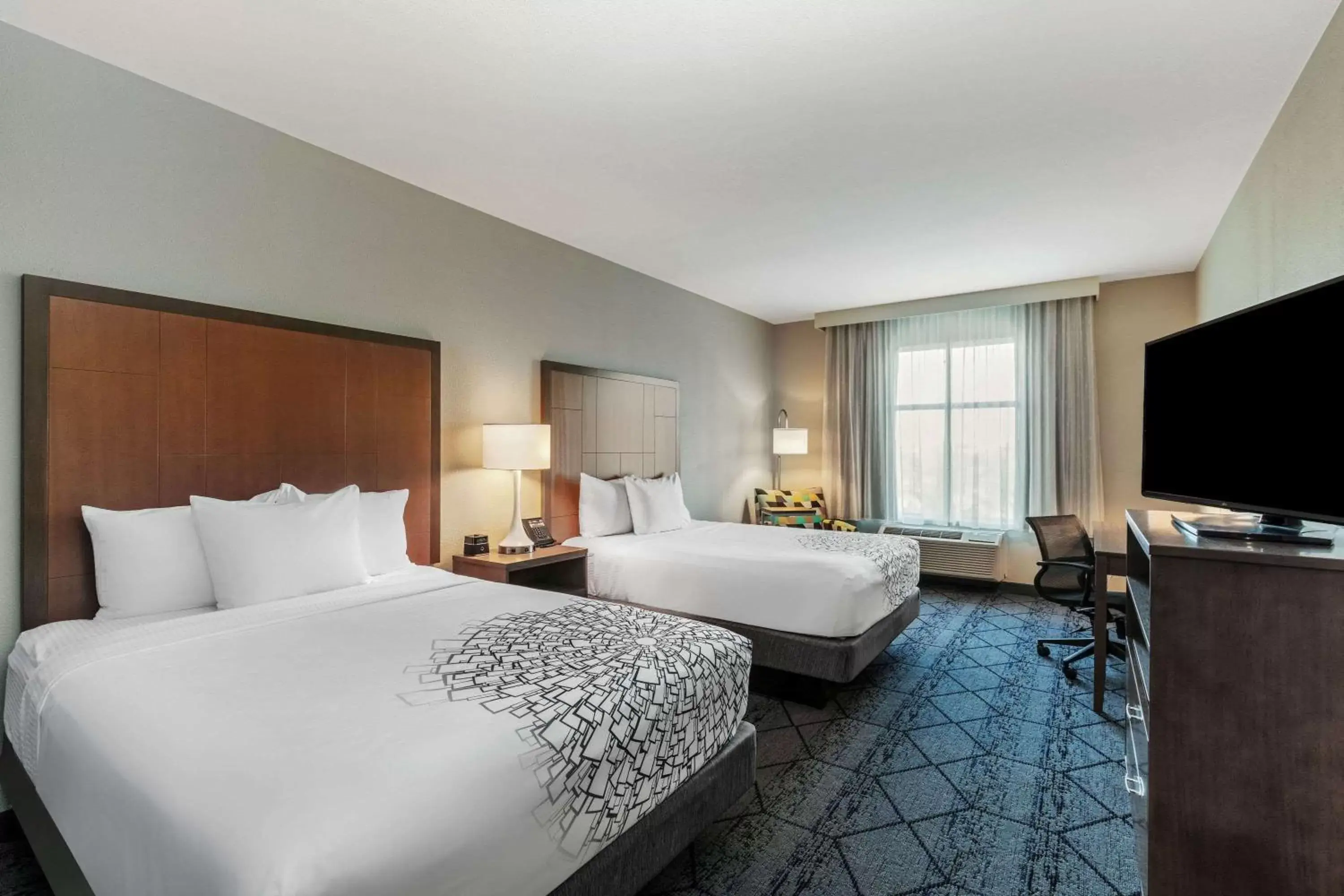 Queen Room with Two Queen Beds and City View - Non-Smoking in La Quinta Inn & Suites by Wyndham Kansas City Beacon Hill Queen Room with Two Queen Beds and City View - Non-Smoking in La Quinta Inn & Suites by Wyndham Kansas City Beacon Hill