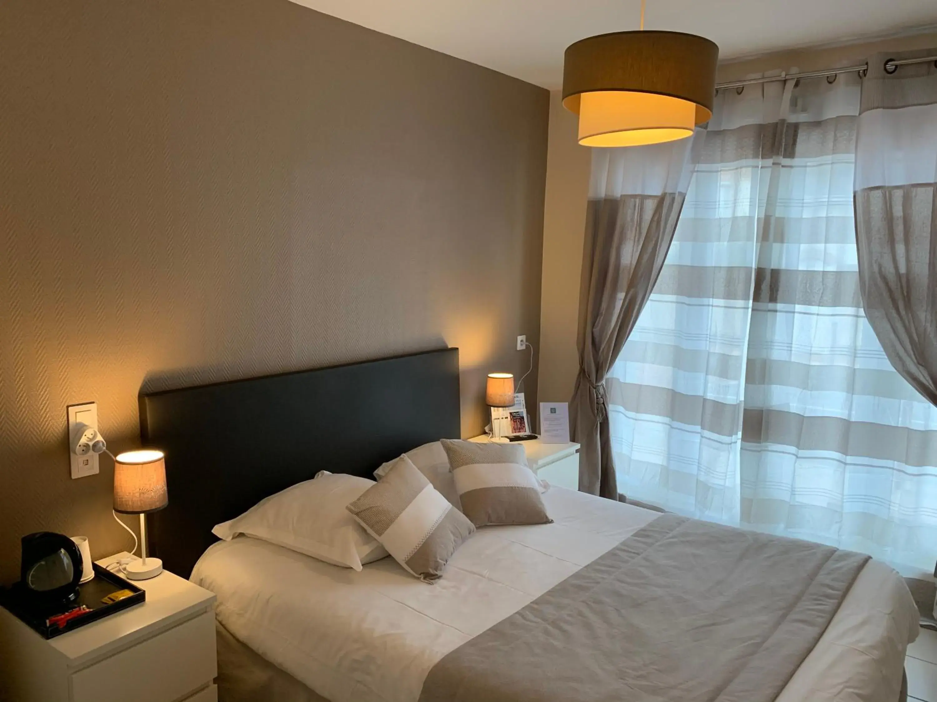 Double Room - Ground floor/On the Road with Disability Access in Hôtel de la Plage Double Room - Ground floor/On the Road with Disability Access in Hôtel de la Plage