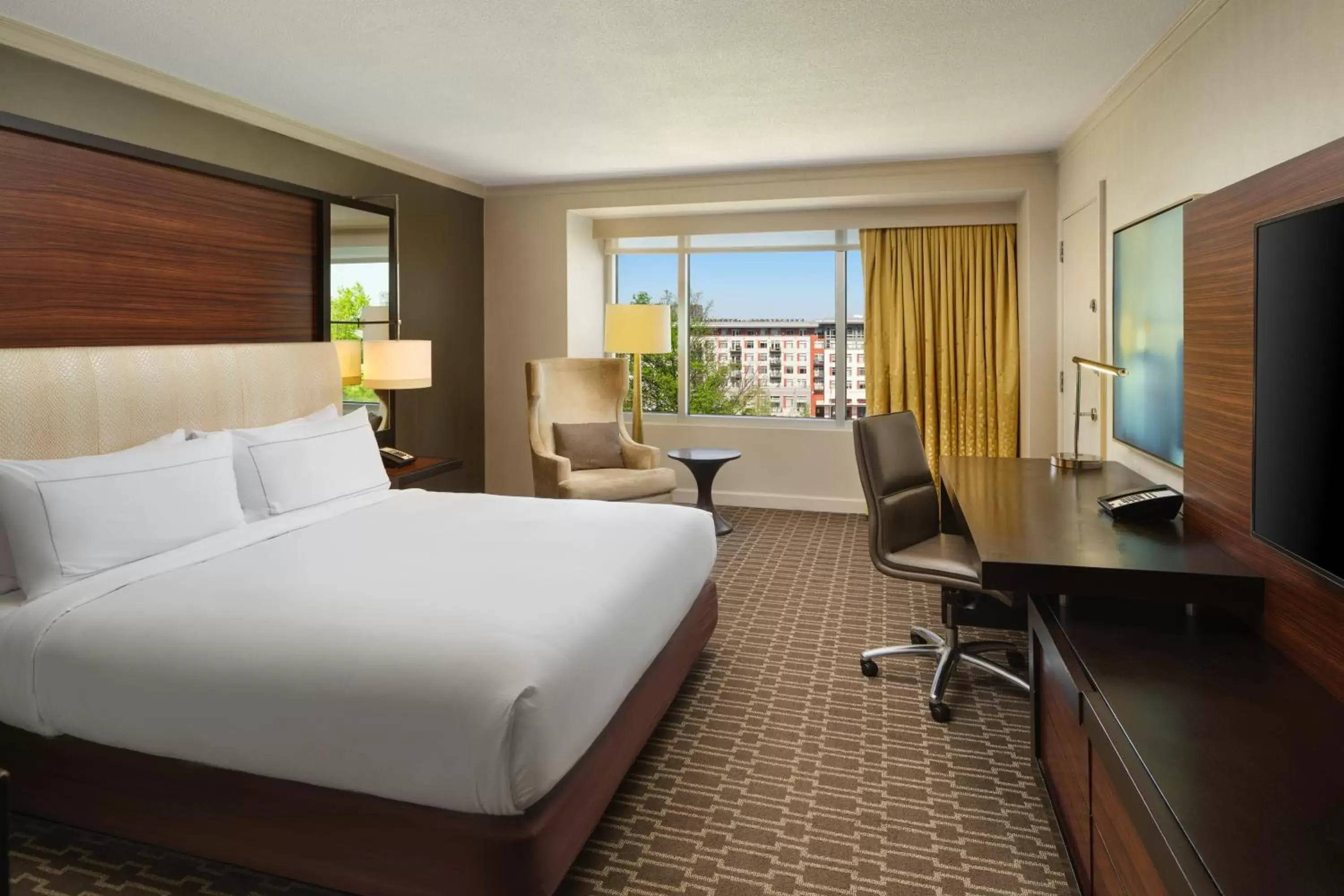 Premium King Room - Hearing Accessible/High Floor in Hilton McLean Tysons Corner Premium King Room - Hearing Accessible/High Floor in Hilton McLean Tysons Corner