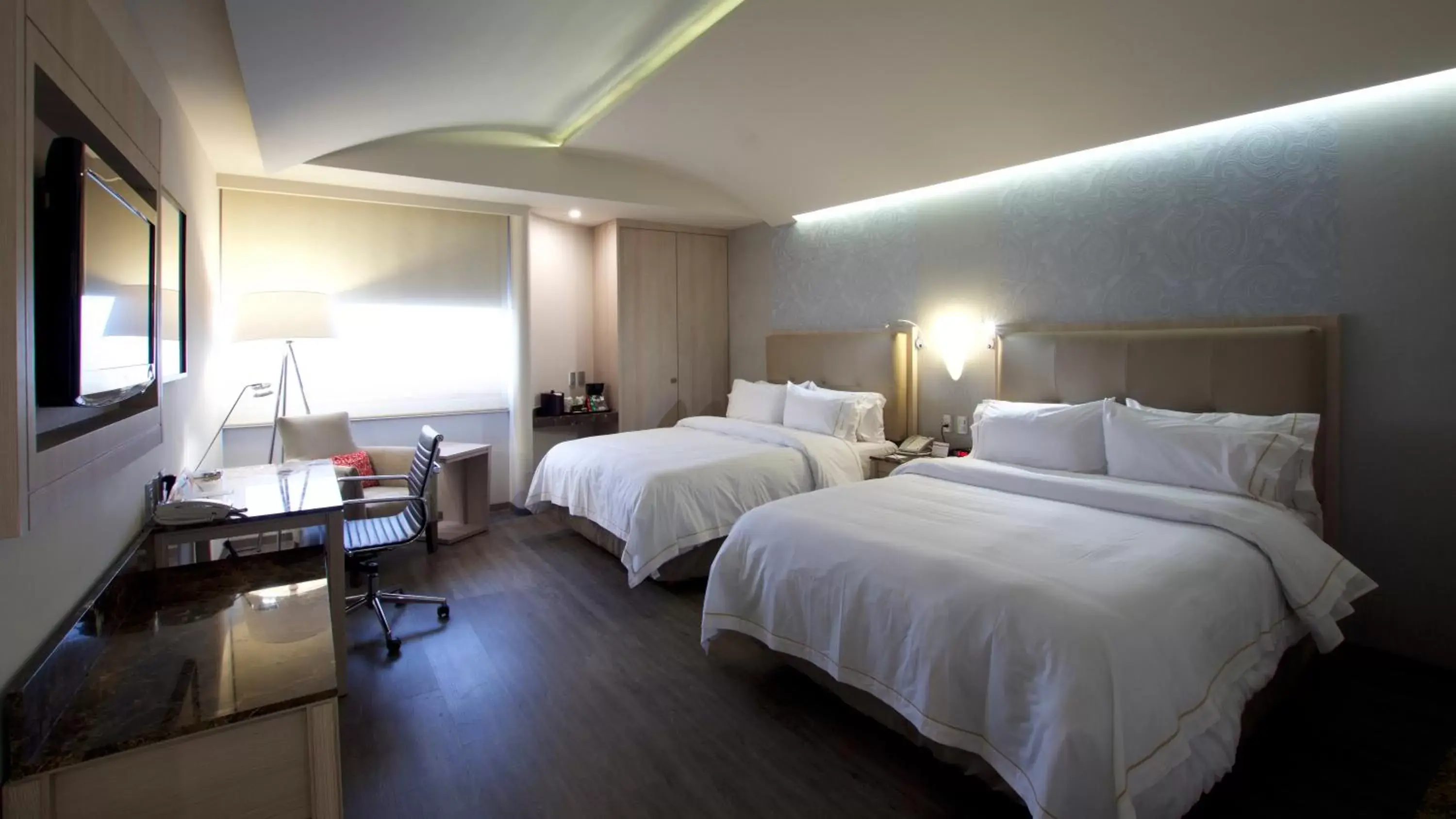 Standard Queen Room with Two Queen Beds in Holiday Inn Express Mexico- Toreo by IHG Standard Queen Room with Two Queen Beds in Holiday Inn Express Mexico- Toreo by IHG