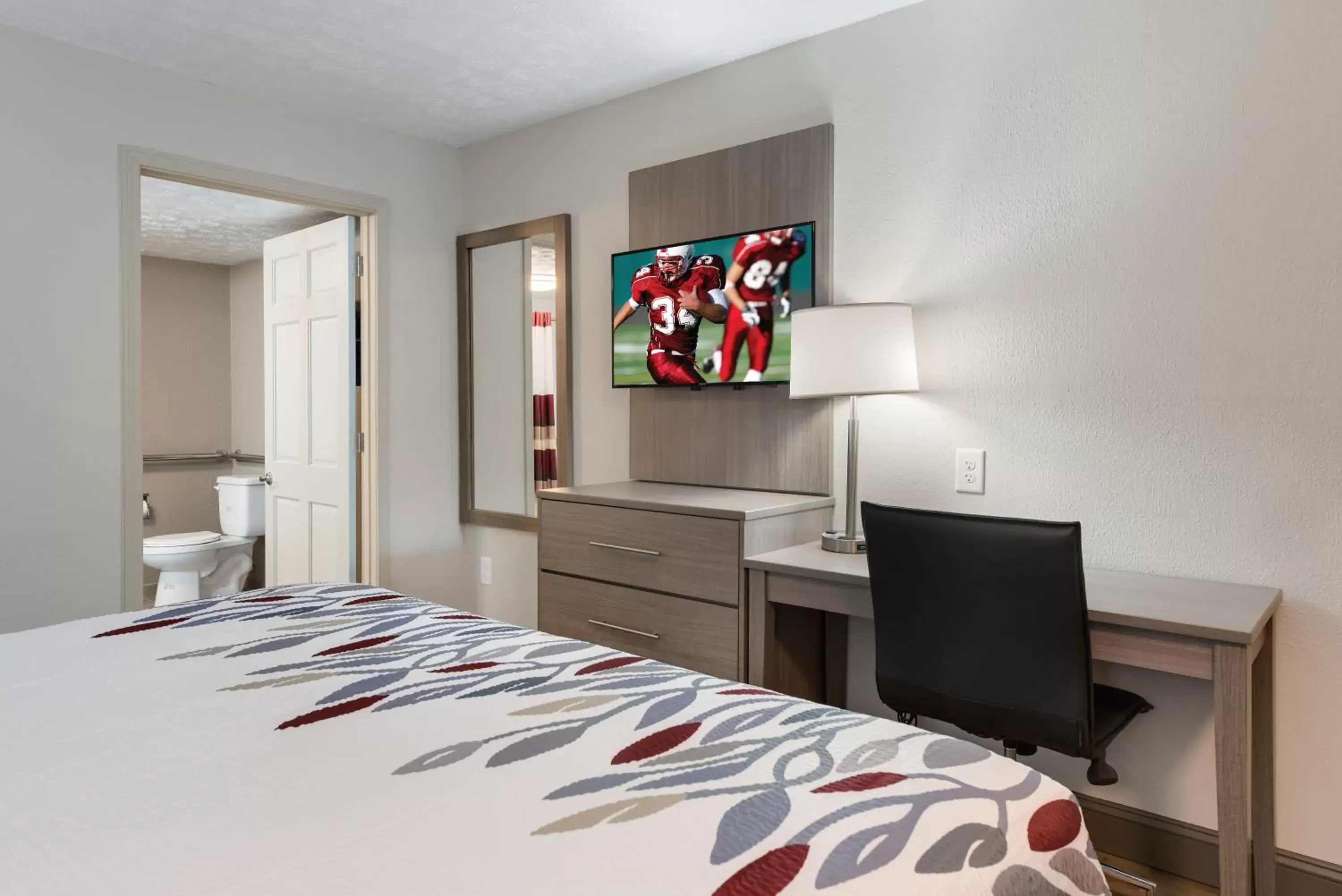 Standard King Room - Disability Access/Smoke Free in Red Roof Inn Dayton - Moraine/U of Dayton Standard King Room - Disability Access/Smoke Free in Red Roof Inn Dayton - Moraine/U of Dayton