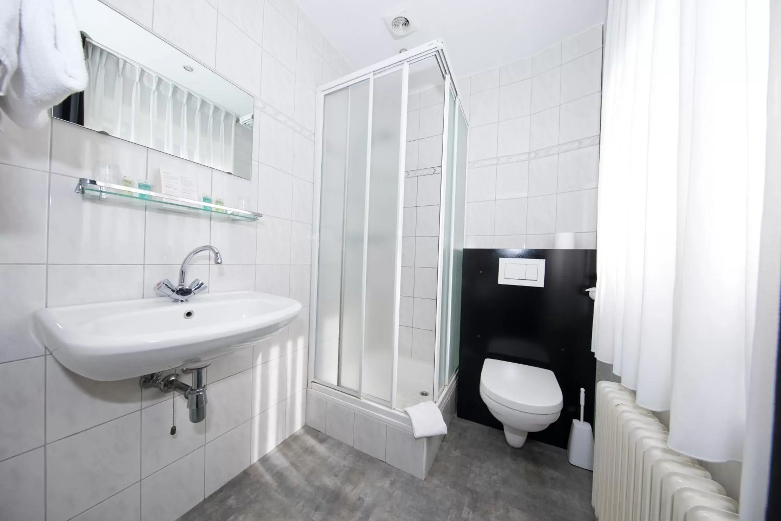 Single Room in Hotel Restaurant St. Lambert Single Room in Hotel Restaurant St. Lambert