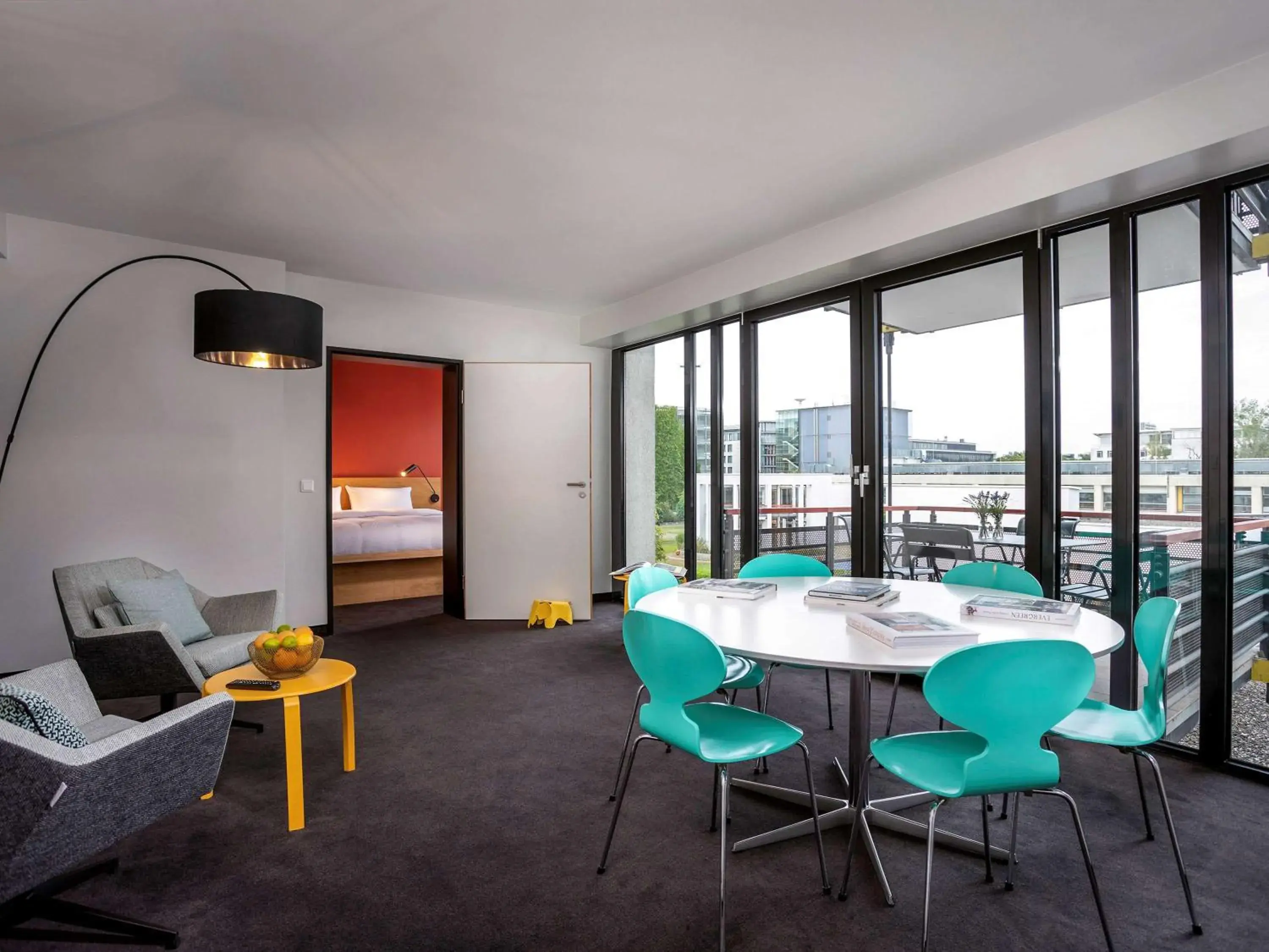 Queen Suite with Sofa in The Hotel Darmstadt Queen Suite with Sofa in The Hotel Darmstadt