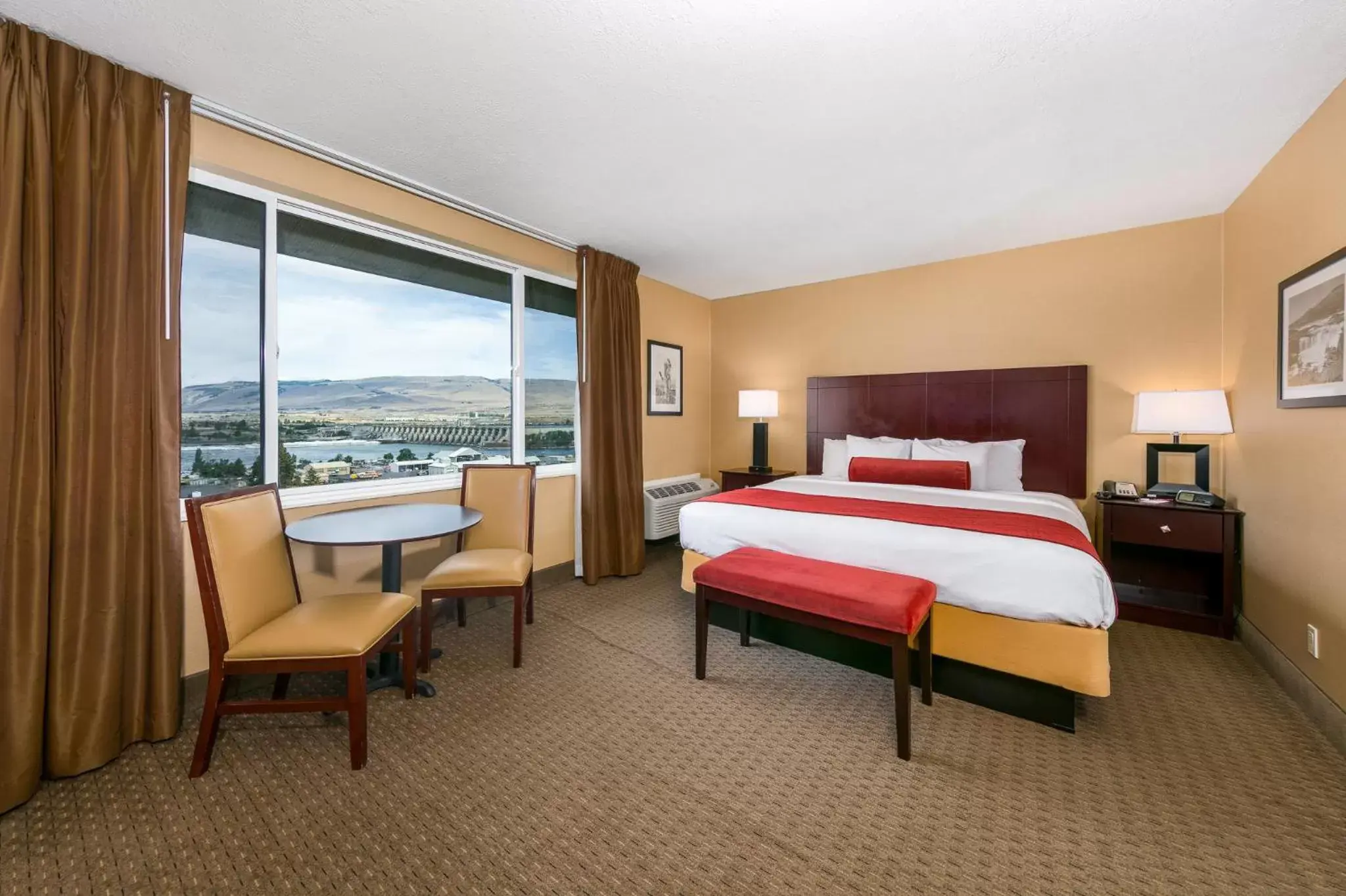 Deluxe King Room in Celilo Inn Deluxe King Room in Celilo Inn