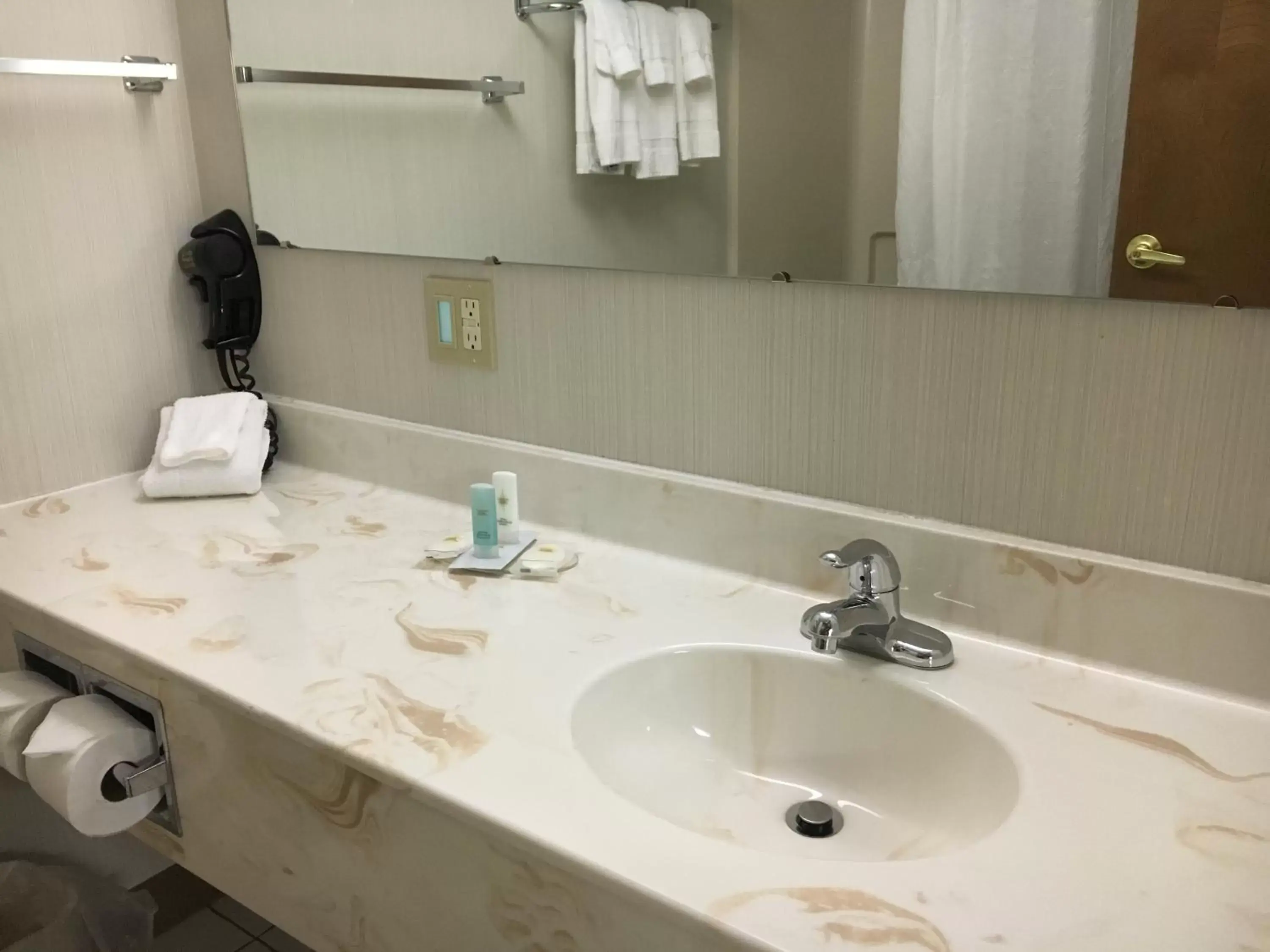 King Room - Smoking in Quality Inn Clarion King Room - Smoking in Quality Inn Clarion