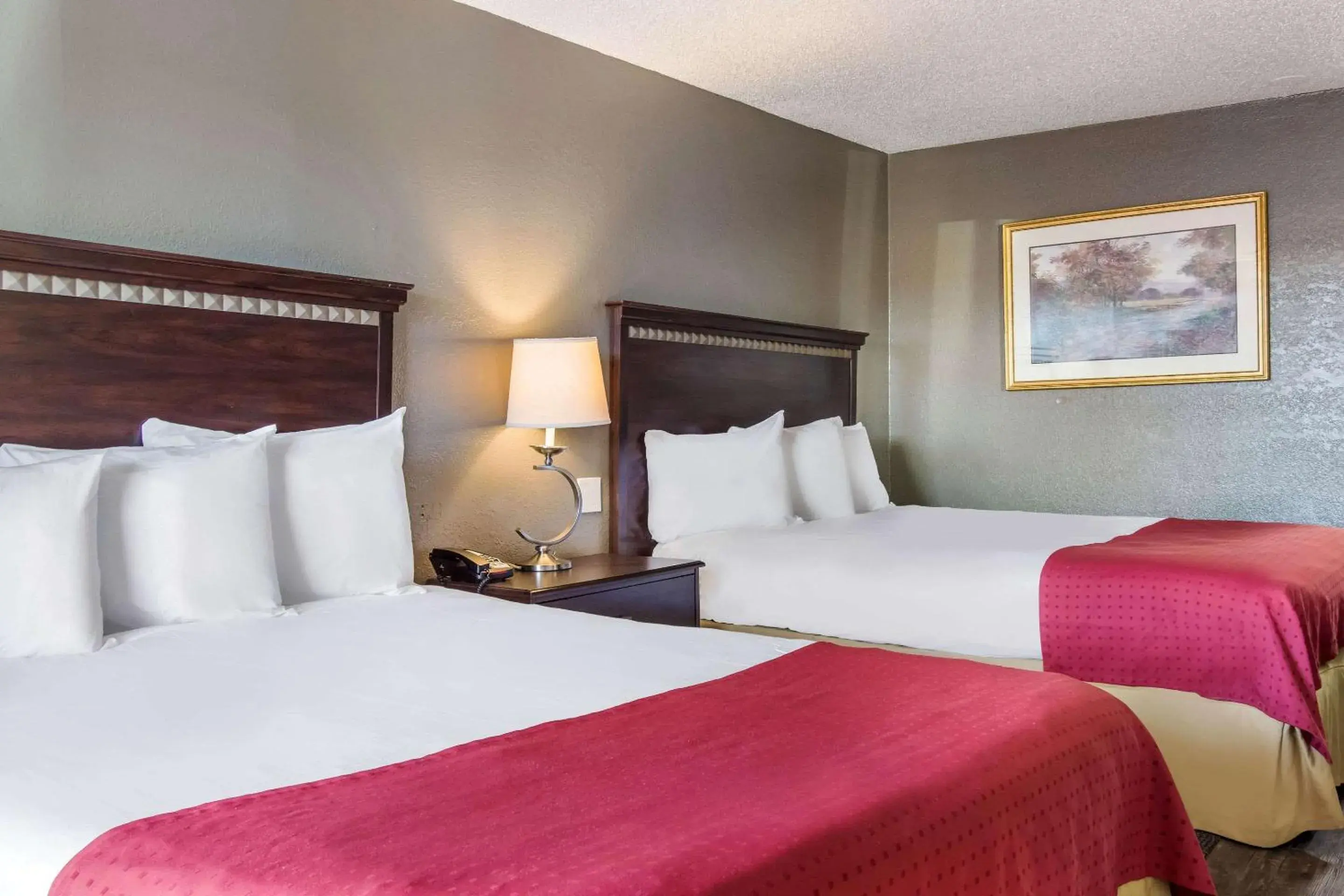 Queen Room with Two Queen Beds - Non-Smoking in Rodeway Inn Near Hall of Fame Queen Room with Two Queen Beds - Non-Smoking in Rodeway Inn Near Hall of Fame