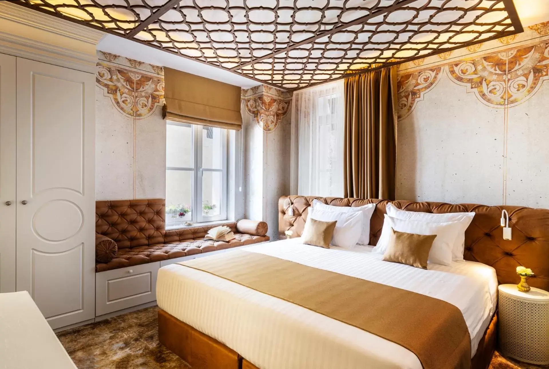 Premium King Room with King Bed and City View - single occupancy - Non-Smoking in Gallery 37 Powered by ASTON Premium King Room with King Bed and City View - single occupancy - Non-Smoking in Gallery 37 Powered by ASTON