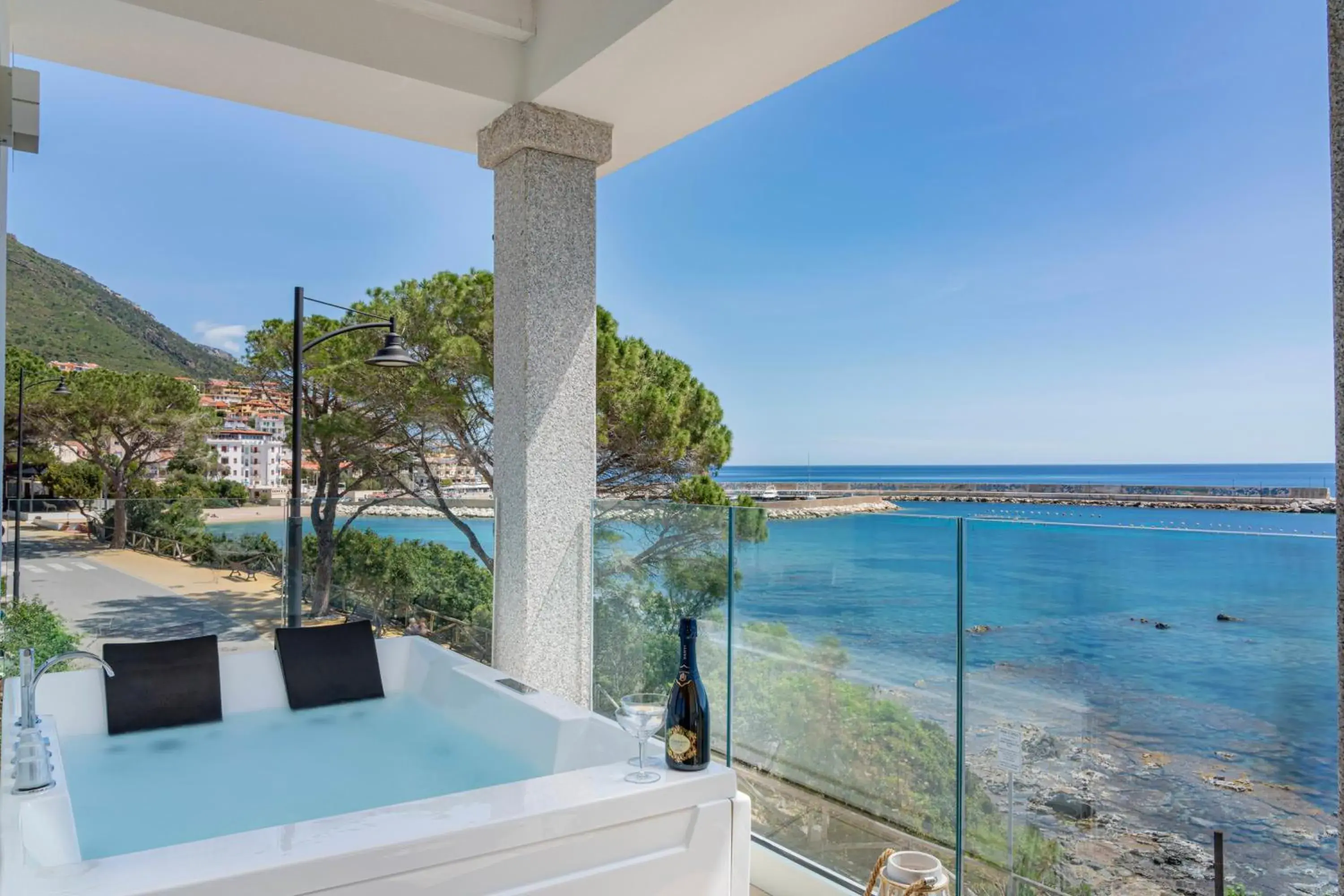 Deluxe Double or Twin Room with Sea View in Hotel Ristorante La Conchiglia Deluxe Double or Twin Room with Sea View in Hotel Ristorante La Conchiglia