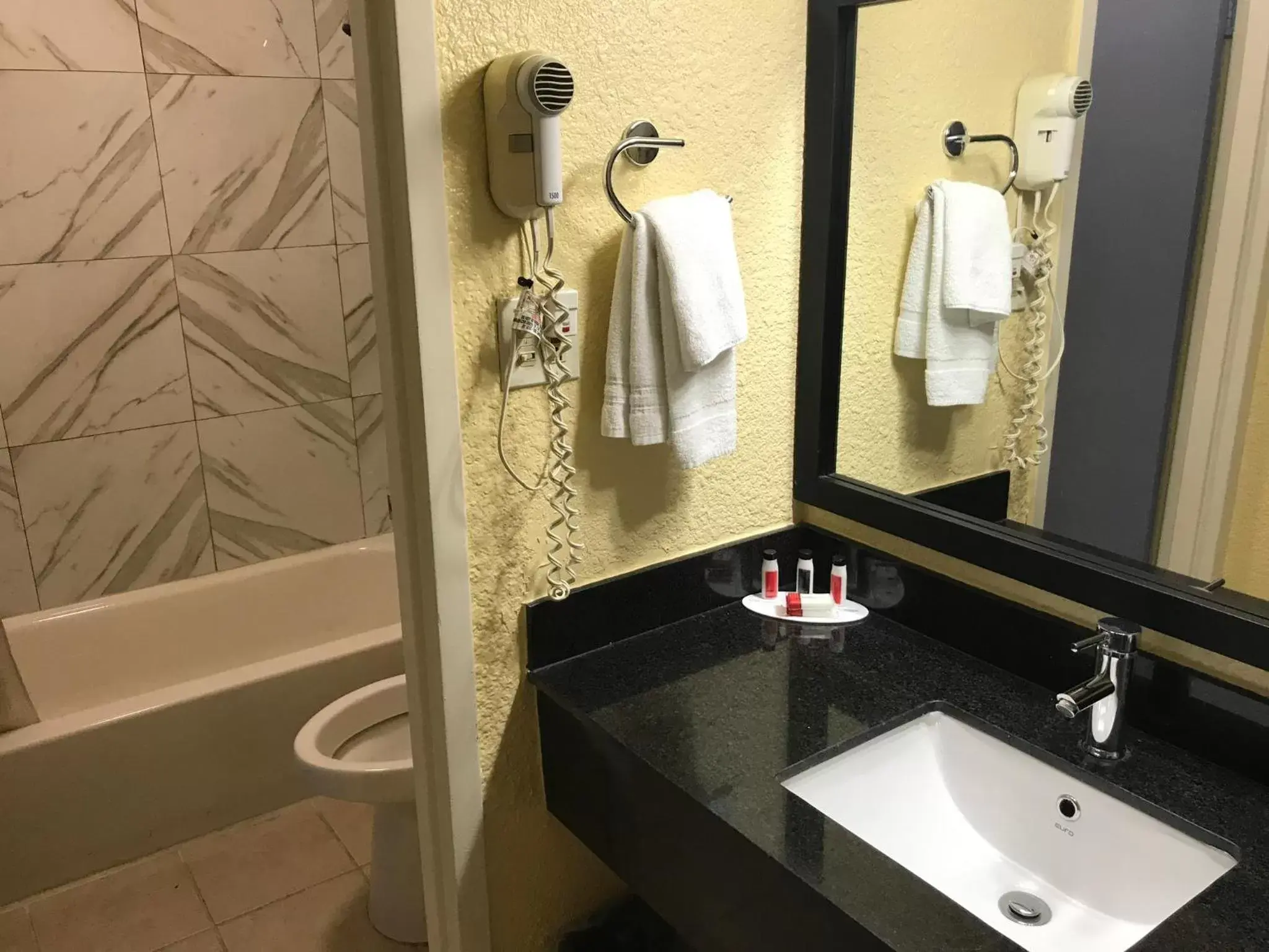 King Room - Smoking in Days Inn by Wyndham Salem, Illinois King Room - Smoking in Days Inn by Wyndham Salem, Illinois