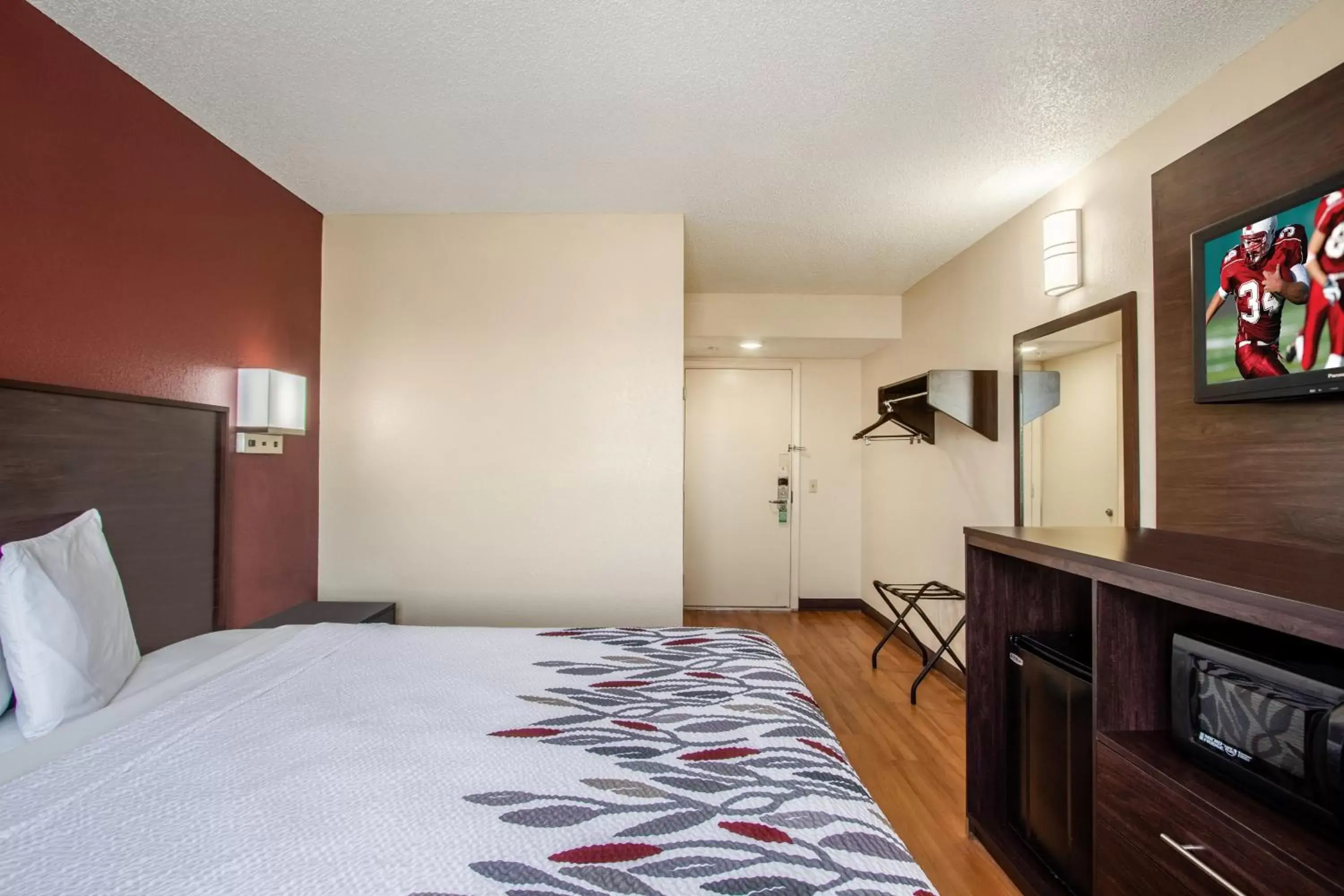 Deluxe Room with One Double Bed Disability Access Non-Smoking in Red Roof Inn El Paso West Deluxe Room with One Double Bed Disability Access Non-Smoking in Red Roof Inn El Paso West