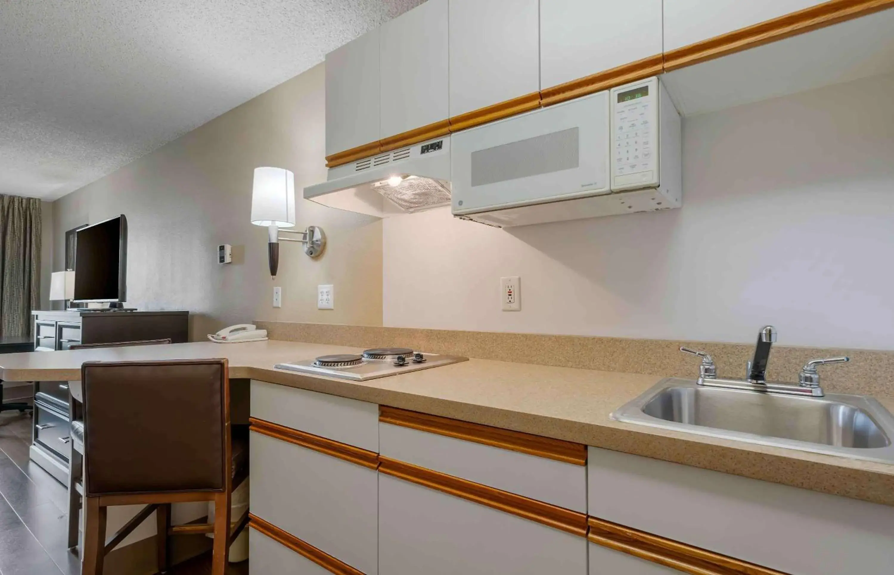 Studio with 2 Queen Beds - Non-Smoking in Extended Stay America Select Suites - Chicago - Lombard - Oakbrook Studio with 2 Queen Beds - Non-Smoking in Extended Stay America Select Suites - Chicago - Lombard - Oakbrook