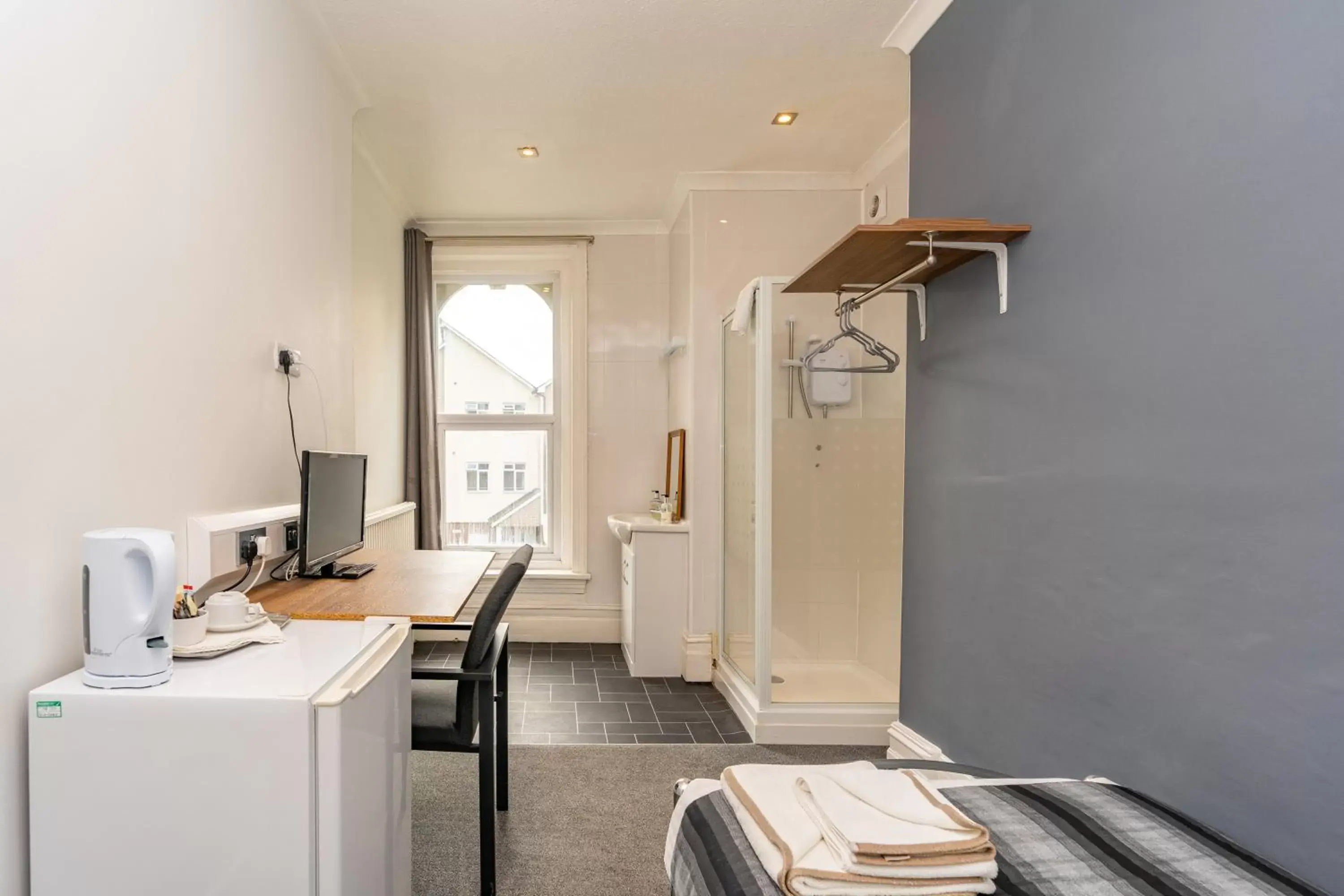 Single Room with Shared Toilet - single occupancy in Rock House Bed and Breakfast Single Room with Shared Toilet - single occupancy in Rock House Bed and Breakfast