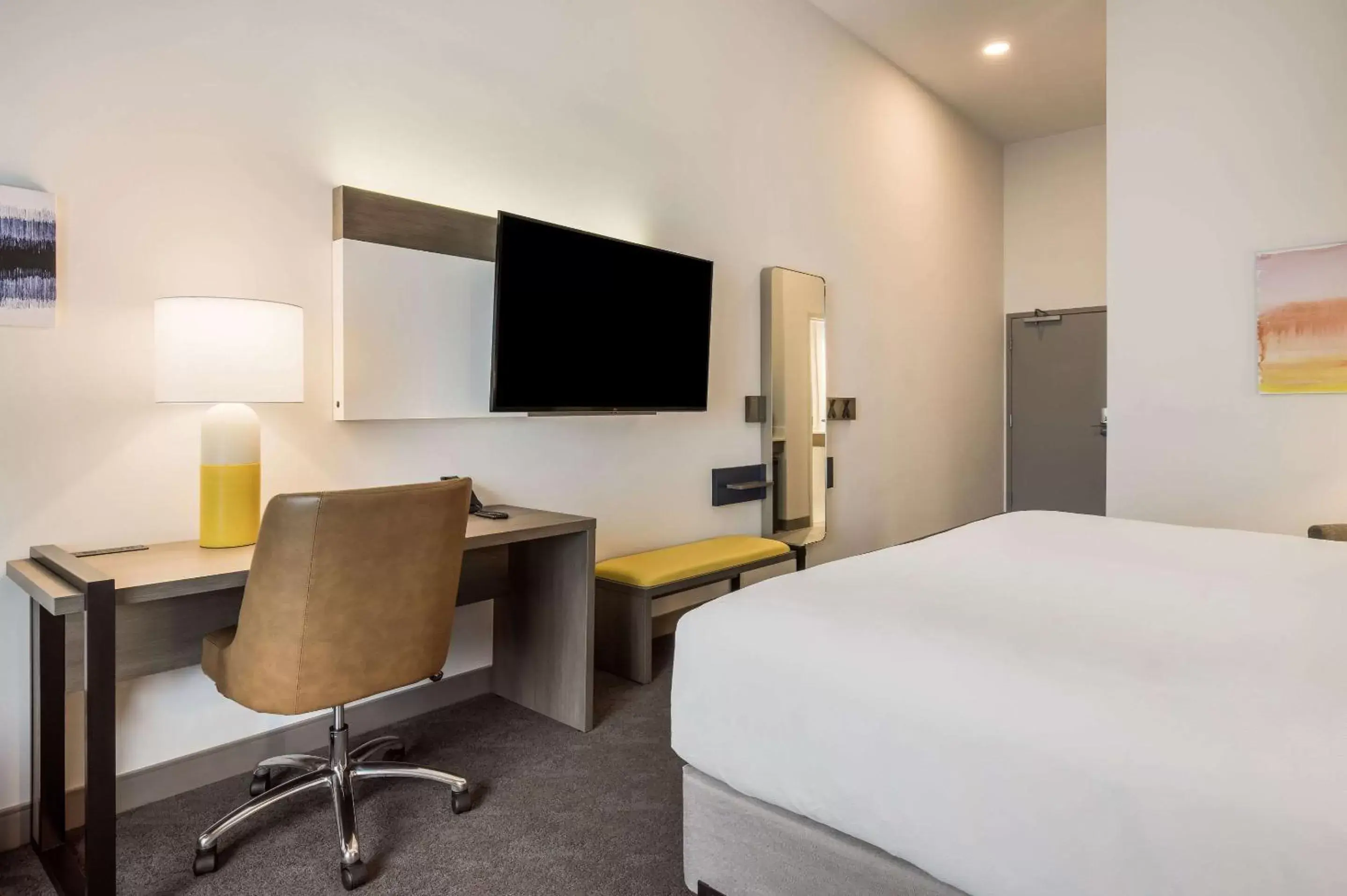 King Room - Accessible/Non Smoking/Pet Friendly in Comfort Inn & Suites Gaylord King Room - Accessible/Non Smoking/Pet Friendly in Comfort Inn & Suites Gaylord