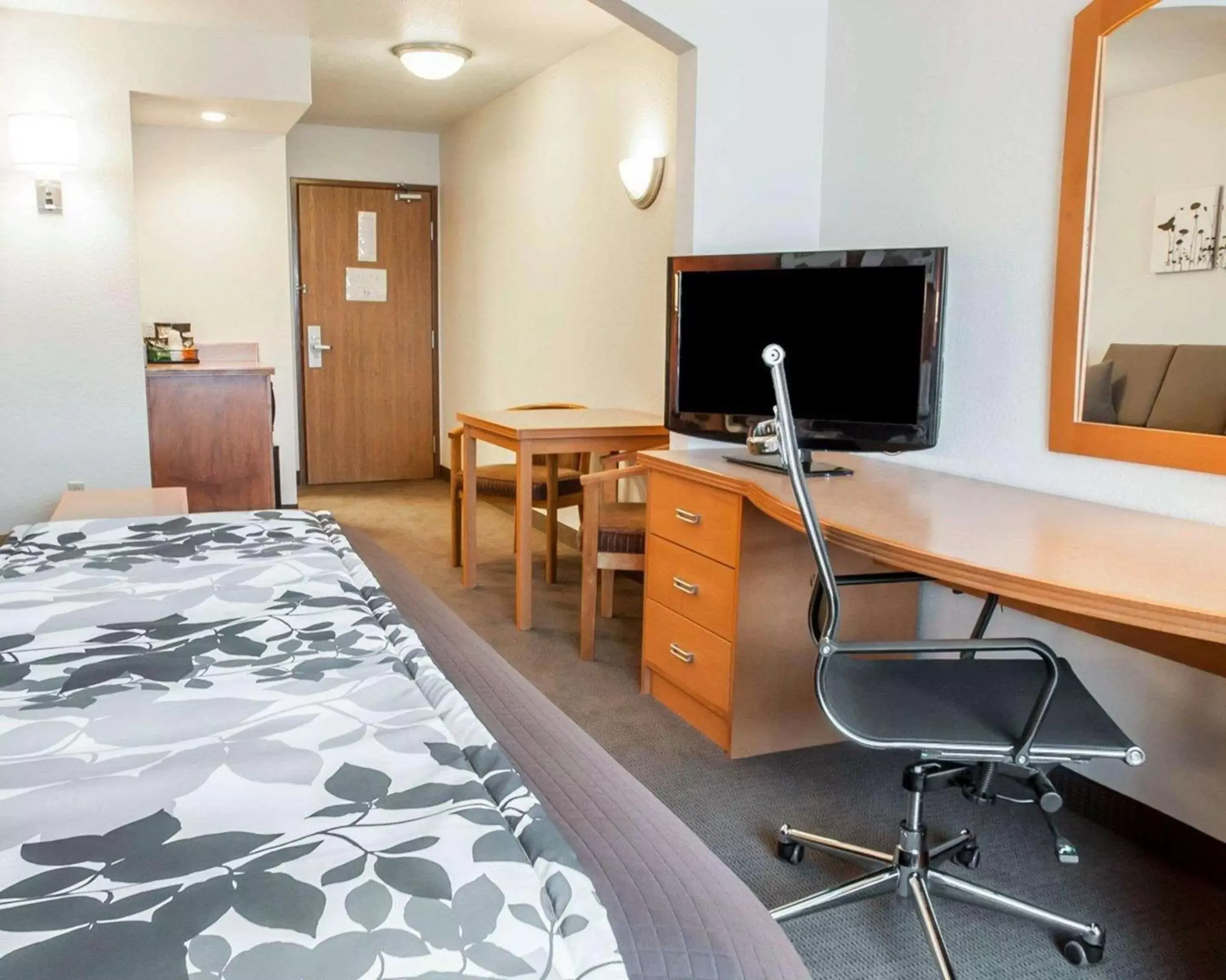 King Room - Disability Access/Non-Smoking in Sleep Inn & Suites Lake of the Ozarks King Room - Disability Access/Non-Smoking in Sleep Inn & Suites Lake of the Ozarks