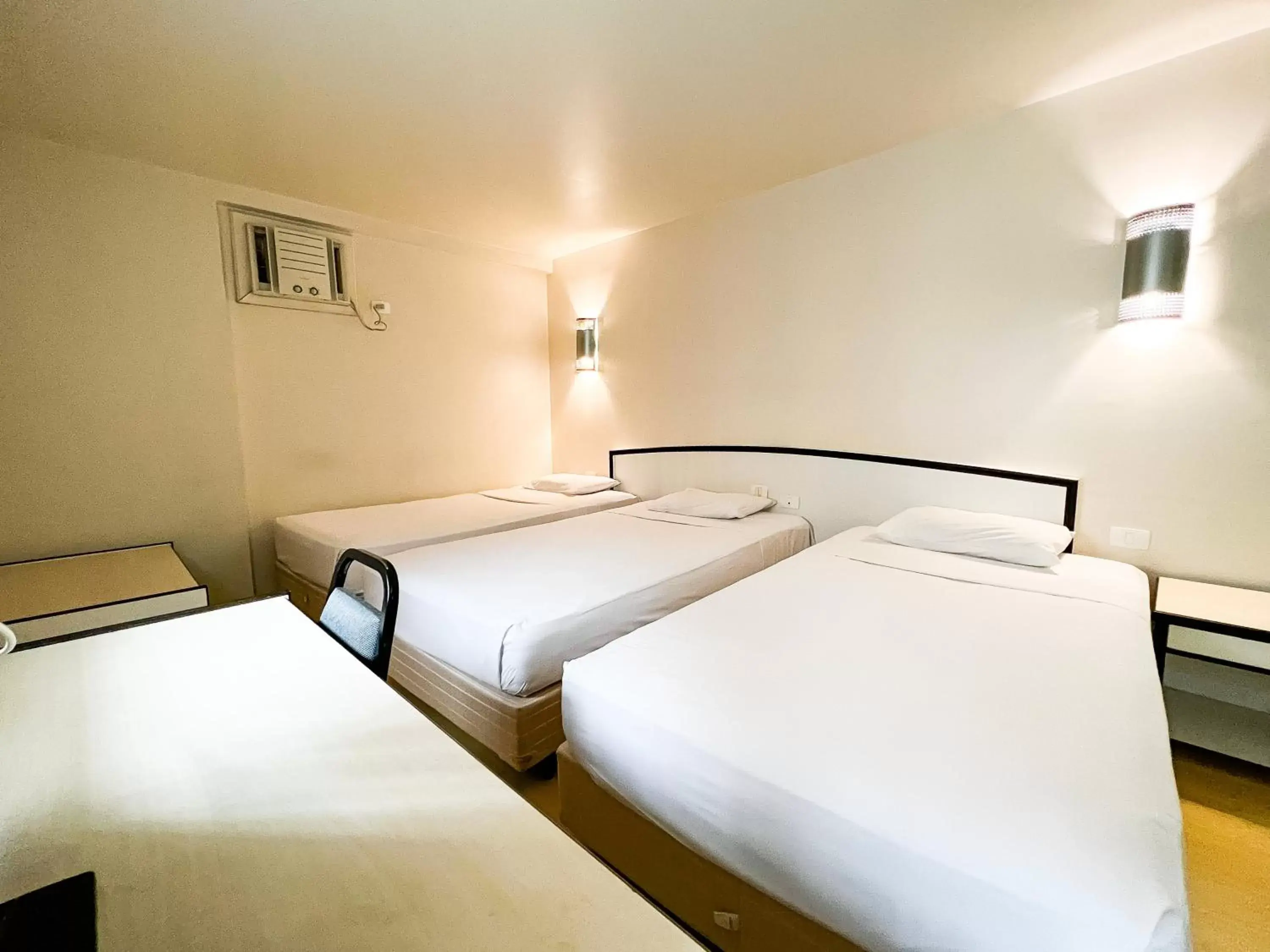 Classic Triple Room in Master Curitiba Hotel - 1,6 km do Estádio Couto Pereira - Show Classic Triple Room in Master Curitiba Hotel - 1,6 km do Estádio Couto Pereira - Show