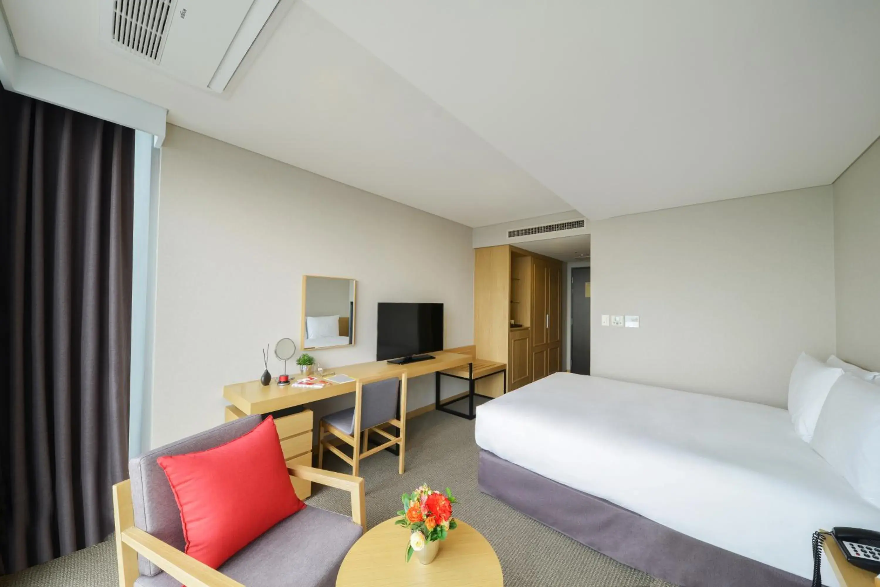 Deluxe Double Room - City View in Harbor Park Hotel Deluxe Double Room - City View in Harbor Park Hotel