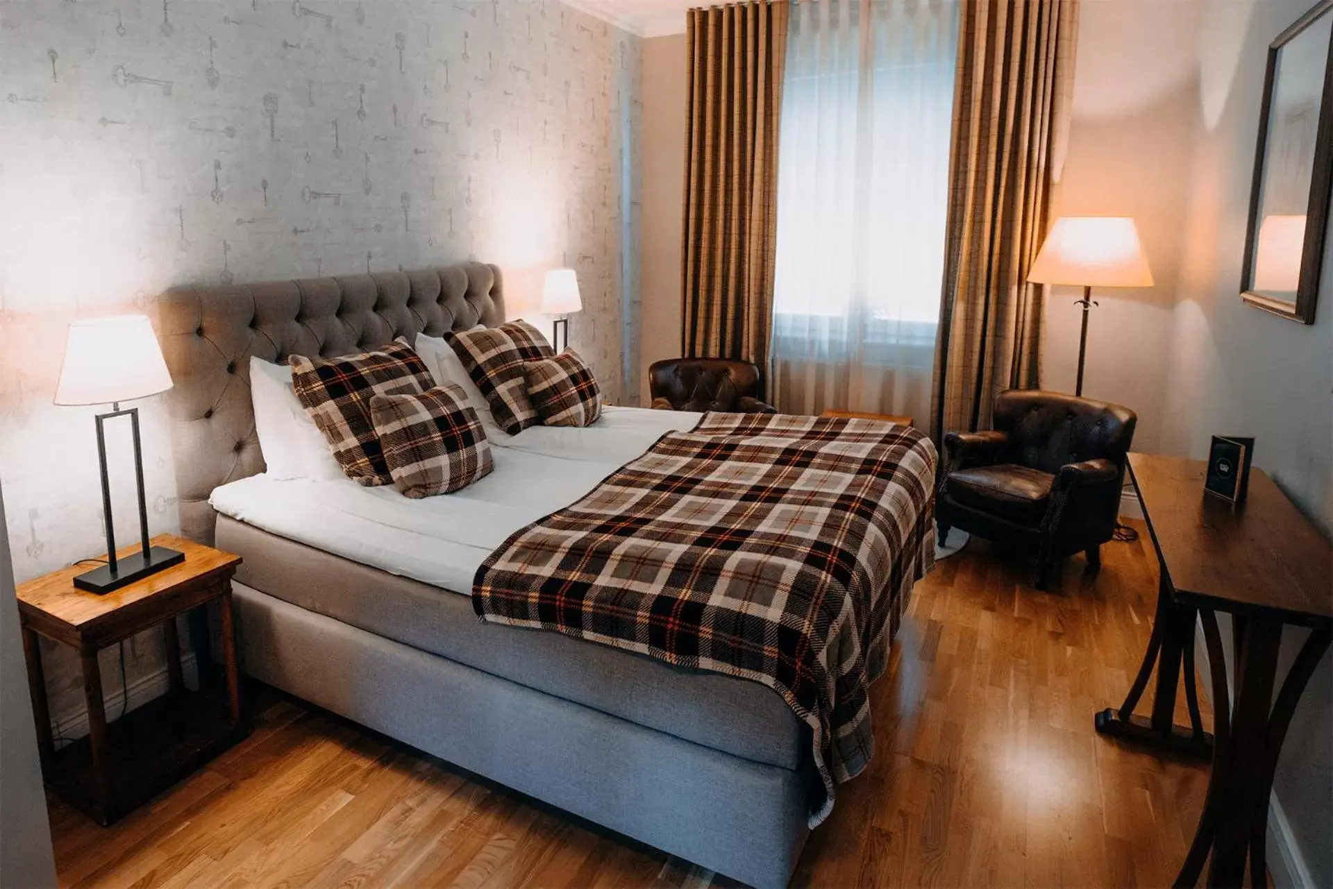 Deluxe King Room in Sunlight Hotel Conference & Spa Deluxe King Room in Sunlight Hotel Conference & Spa