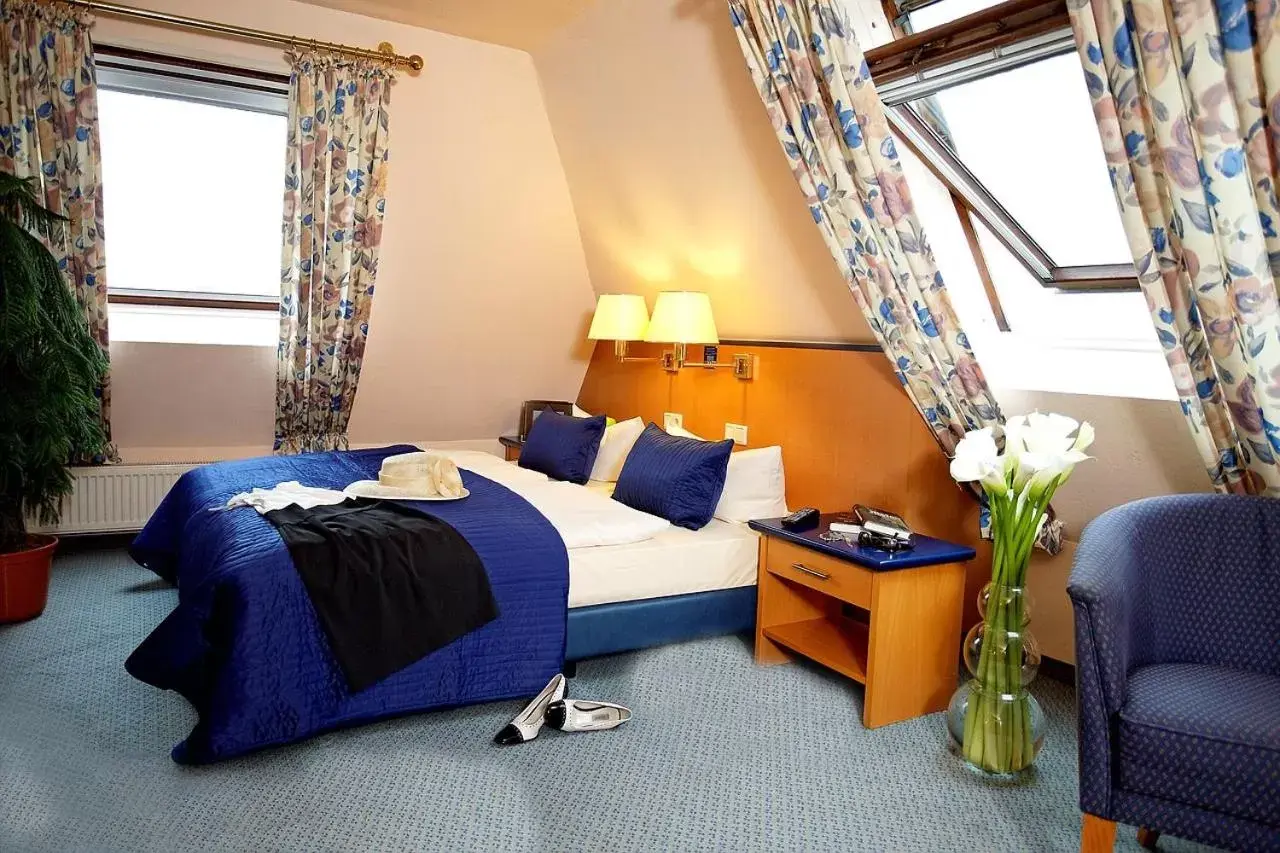 Double Room with River View - single occupancy in Rheinhotel Vier Jahreszeiten Bad Breisig Double Room with River View - single occupancy in Rheinhotel Vier Jahreszeiten Bad Breisig