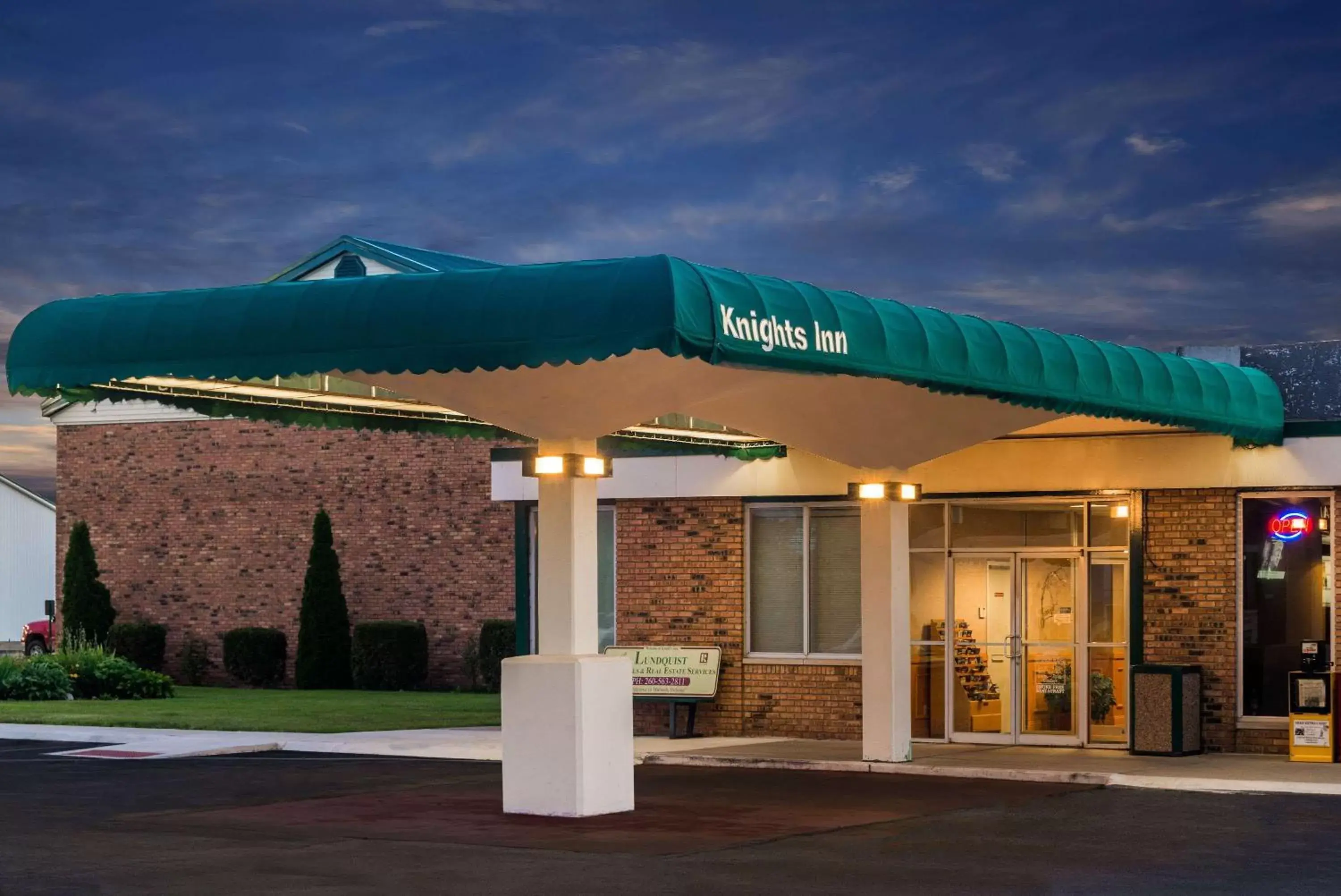 Property Building in Knights Inn Wabash Property Building in Knights Inn Wabash