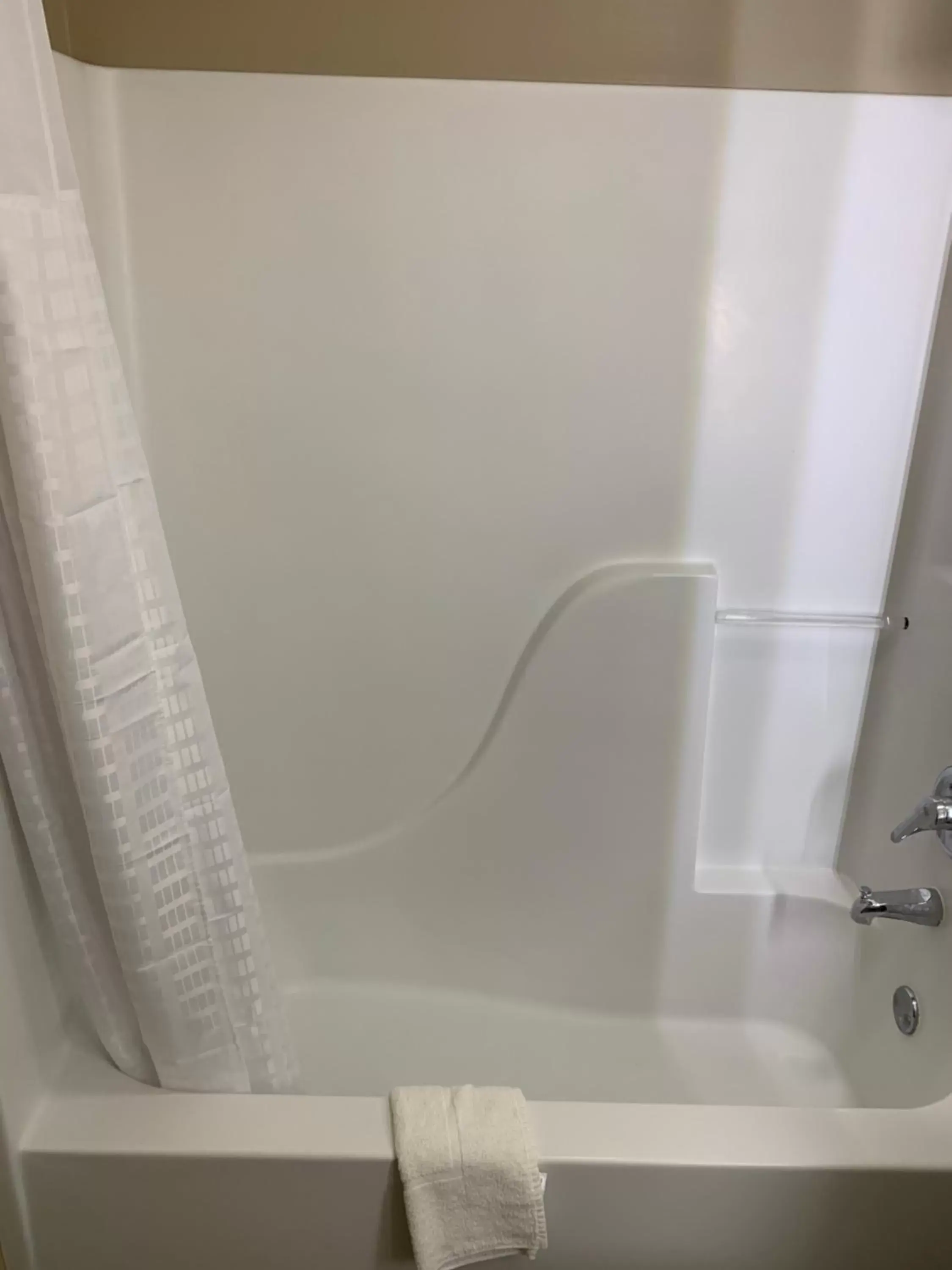 Queen Room with Bath Tub - Mobility Accessible/Non-Smoking in Super 8 by Wyndham Joliet Queen Room with Bath Tub - Mobility Accessible/Non-Smoking in Super 8 by Wyndham Joliet