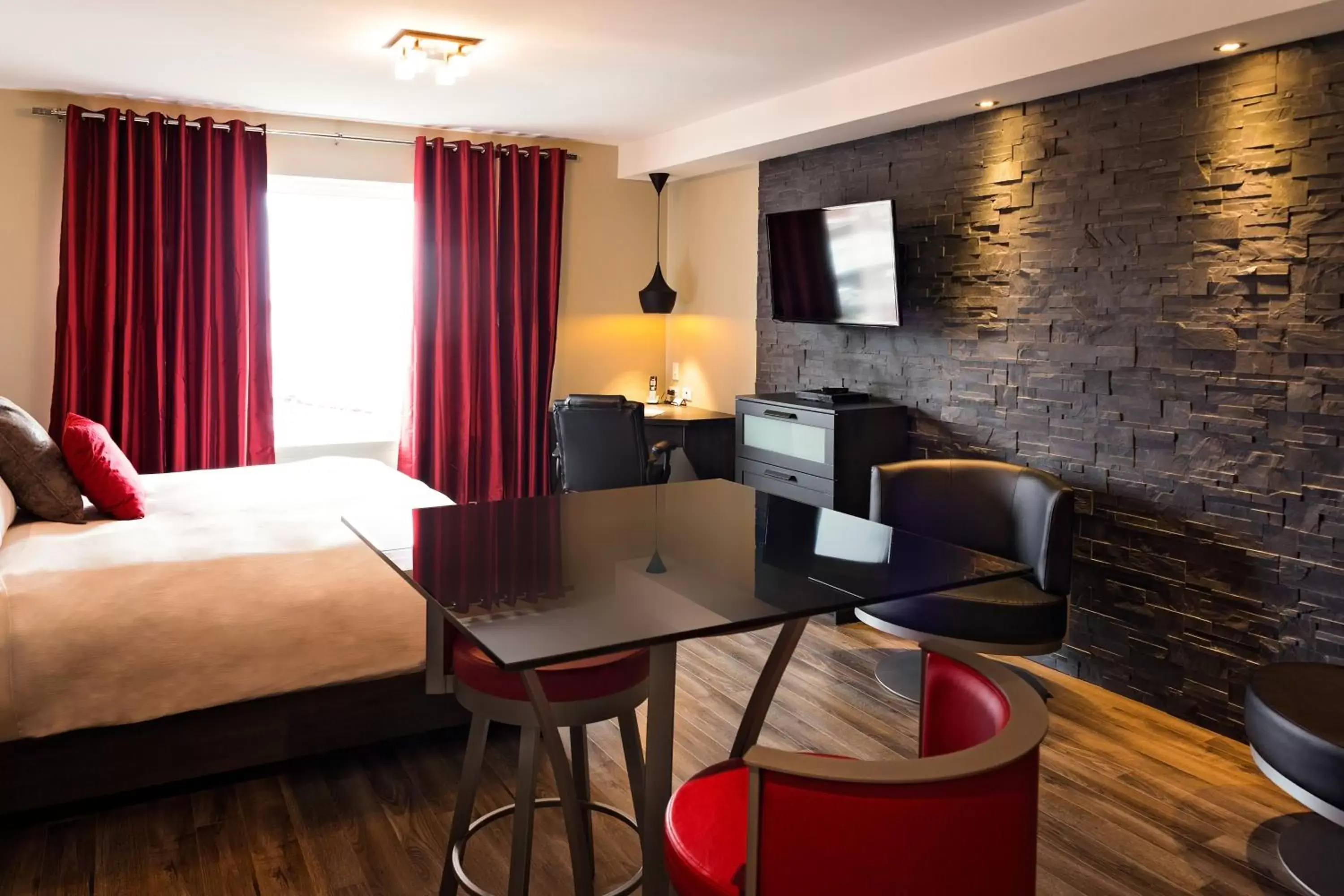 Superior King Room in Hôtel Saint-Germain Rimouski Superior King Room in Hôtel Saint-Germain Rimouski