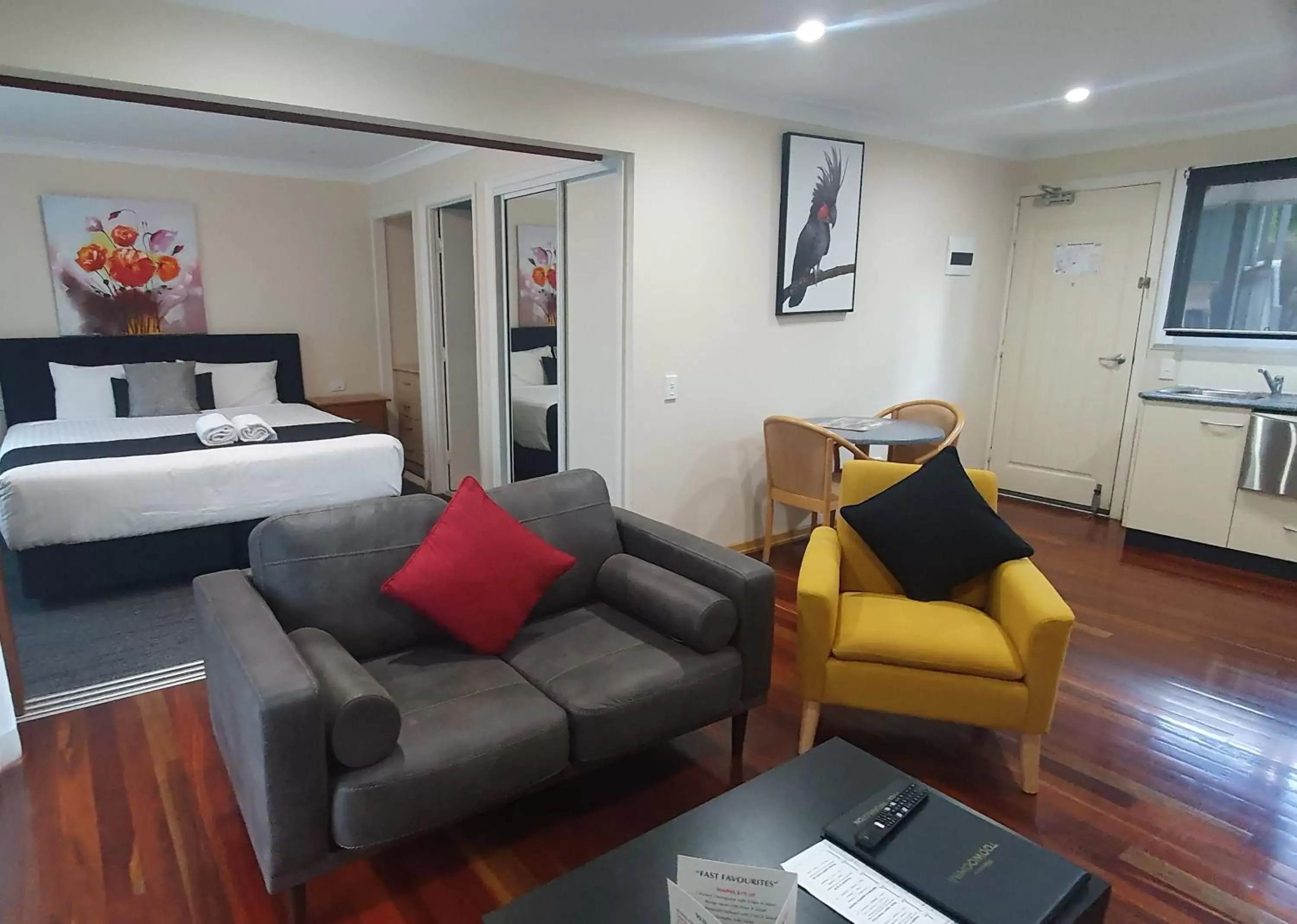 One Bedroom Apartment with Spa Bath in Eastgate on the Range Motel One Bedroom Apartment with Spa Bath in Eastgate on the Range Motel