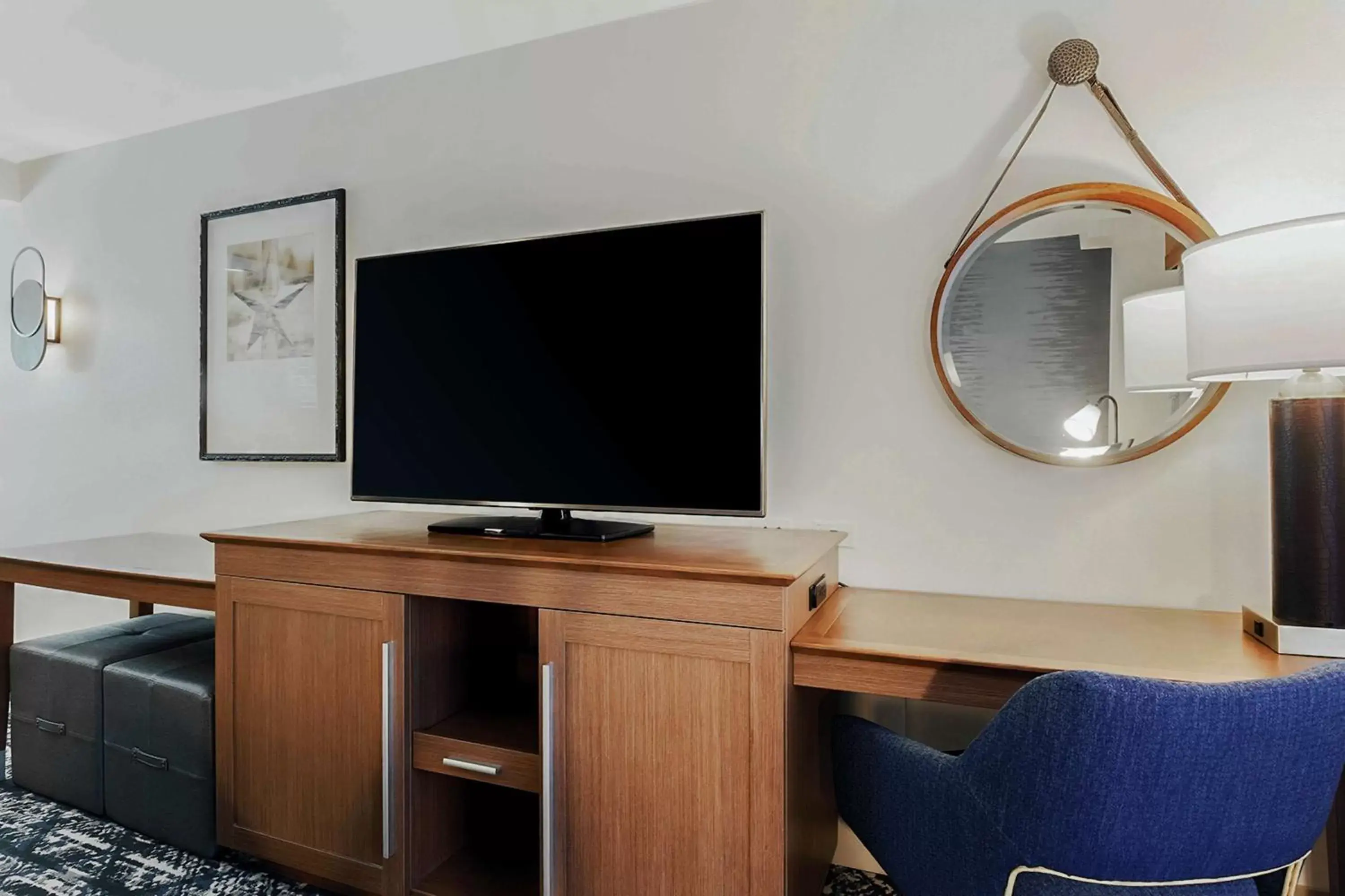 King Room with King Bed - Non-Smoking in Hampton Inn & Suites Austin - Downtown King Room with King Bed - Non-Smoking in Hampton Inn & Suites Austin - Downtown