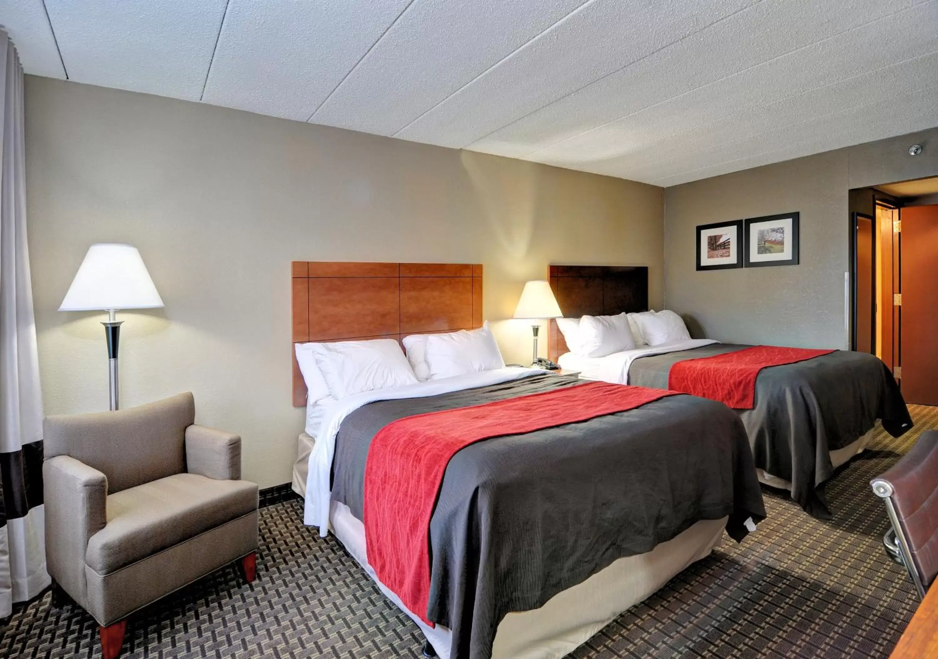 Queen Room with Two Queen Beds - Accessible/Non-Smoking in Comfort Inn & Suites Raphine - Lexington near I-81 and I-64 Queen Room with Two Queen Beds - Accessible/Non-Smoking in Comfort Inn & Suites Raphine - Lexington near I-81 and I-64