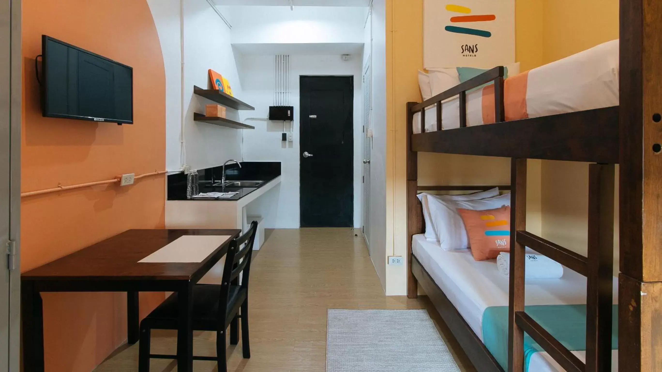 Double Room in Sans Hotel Laperal Manila Double Room in Sans Hotel Laperal Manila