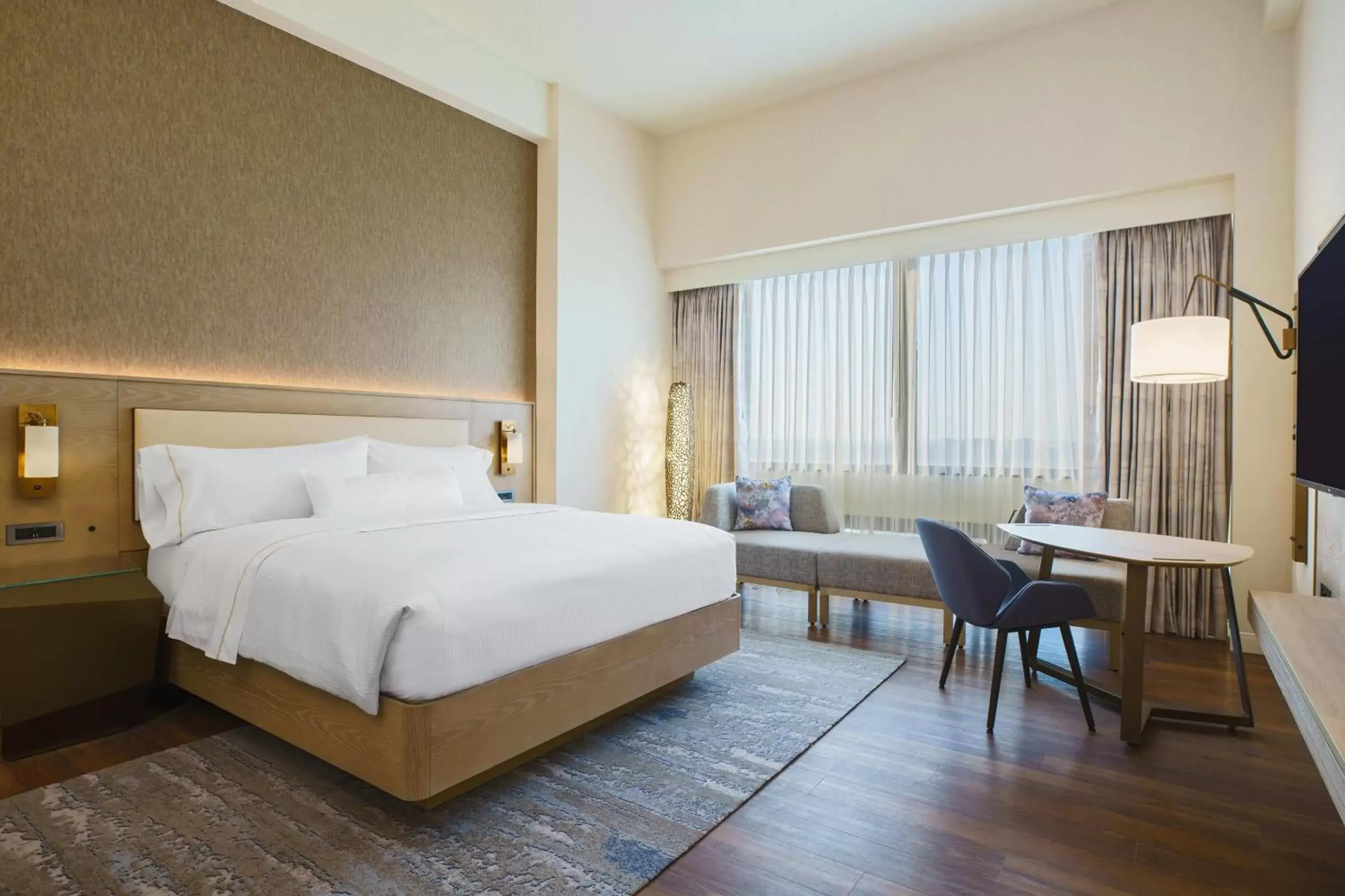 1 King Bed High Floor in The Westin O'Hare 1 King Bed High Floor in The Westin O'Hare